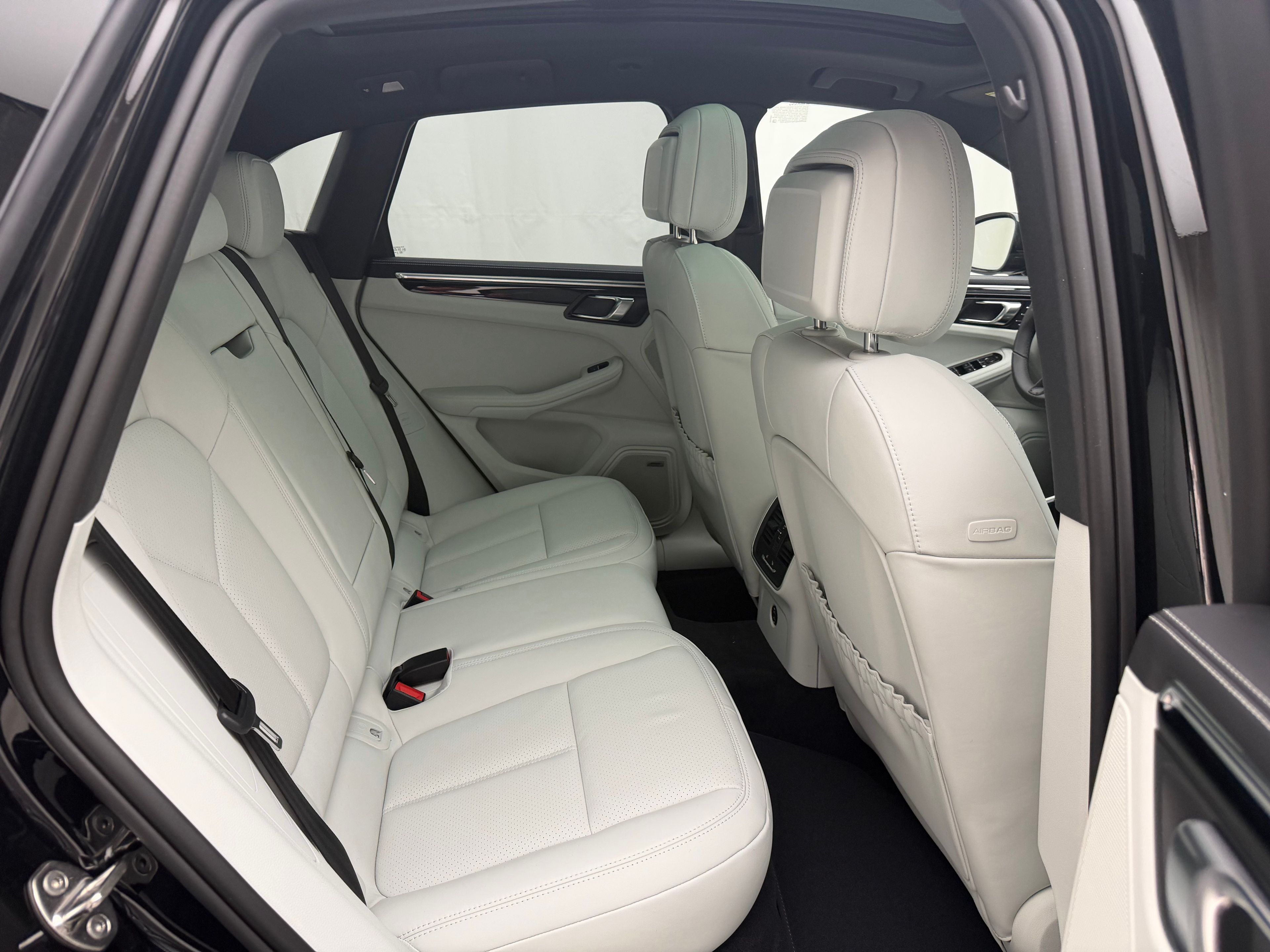 Thumbnail: 2026 Porsche Macan - 24