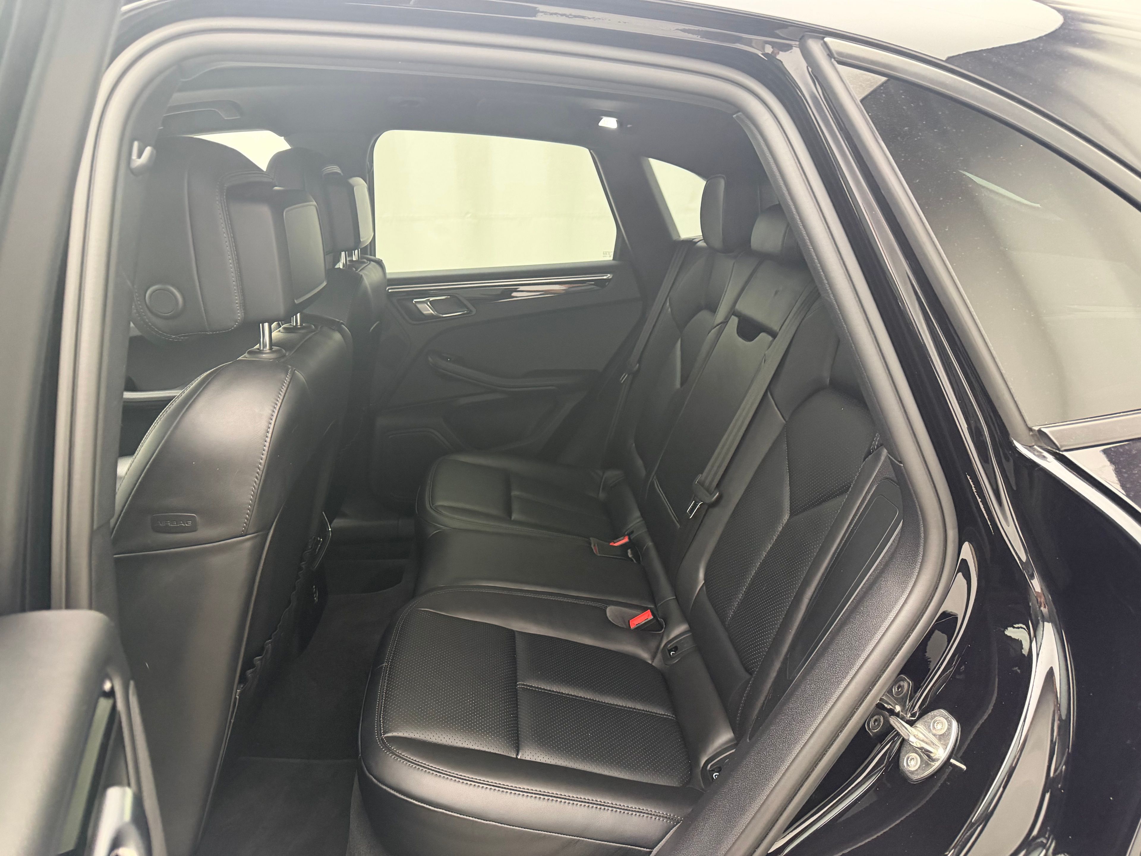 Thumbnail: 2023 Porsche Macan - 22