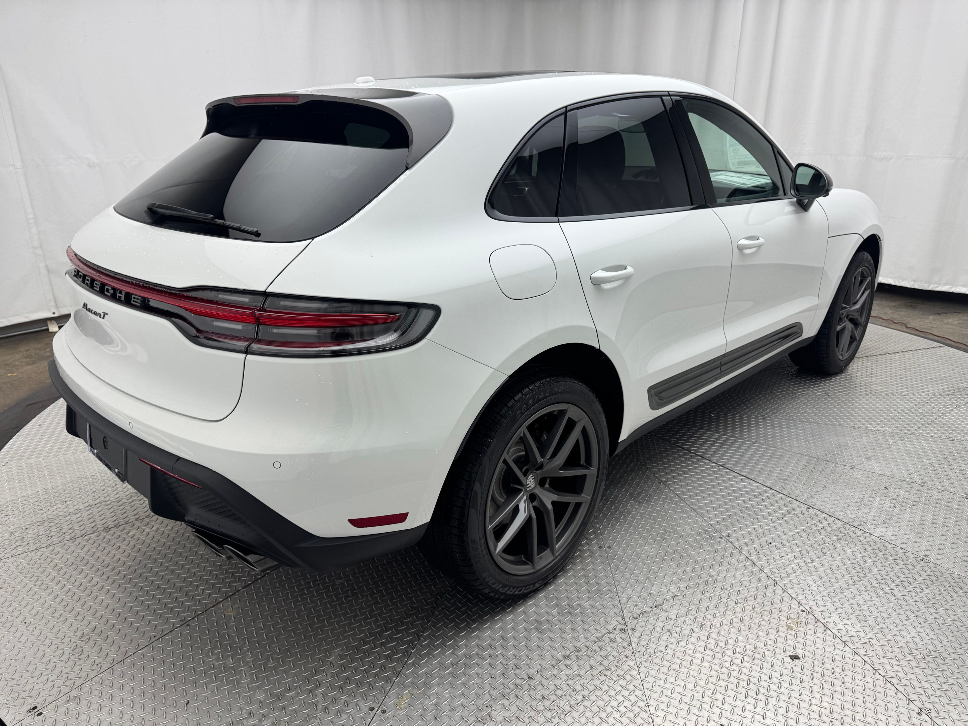 Thumbnail: 2026 Porsche Macan - 13