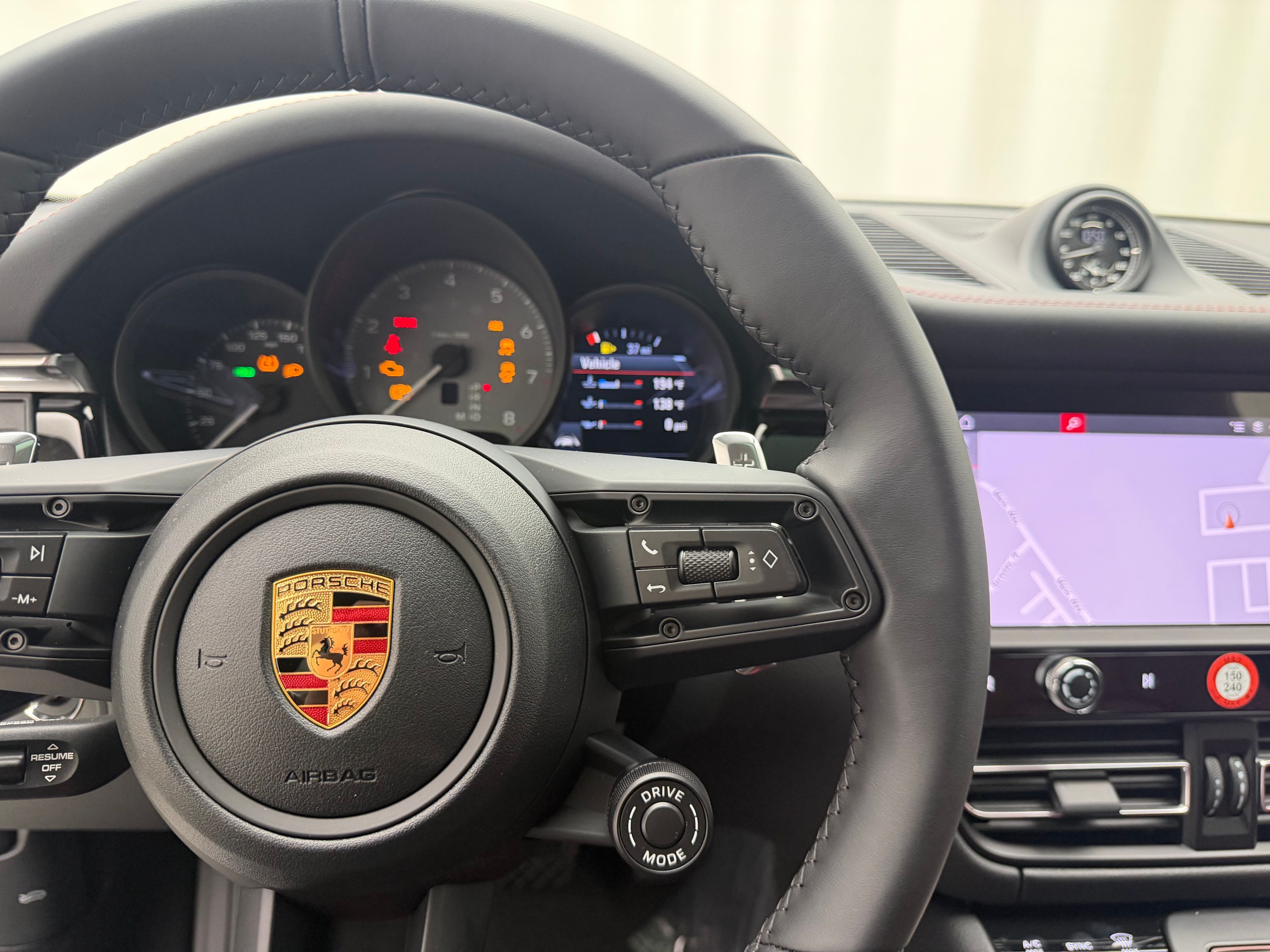 Thumbnail: 2026 Porsche Macan - 32