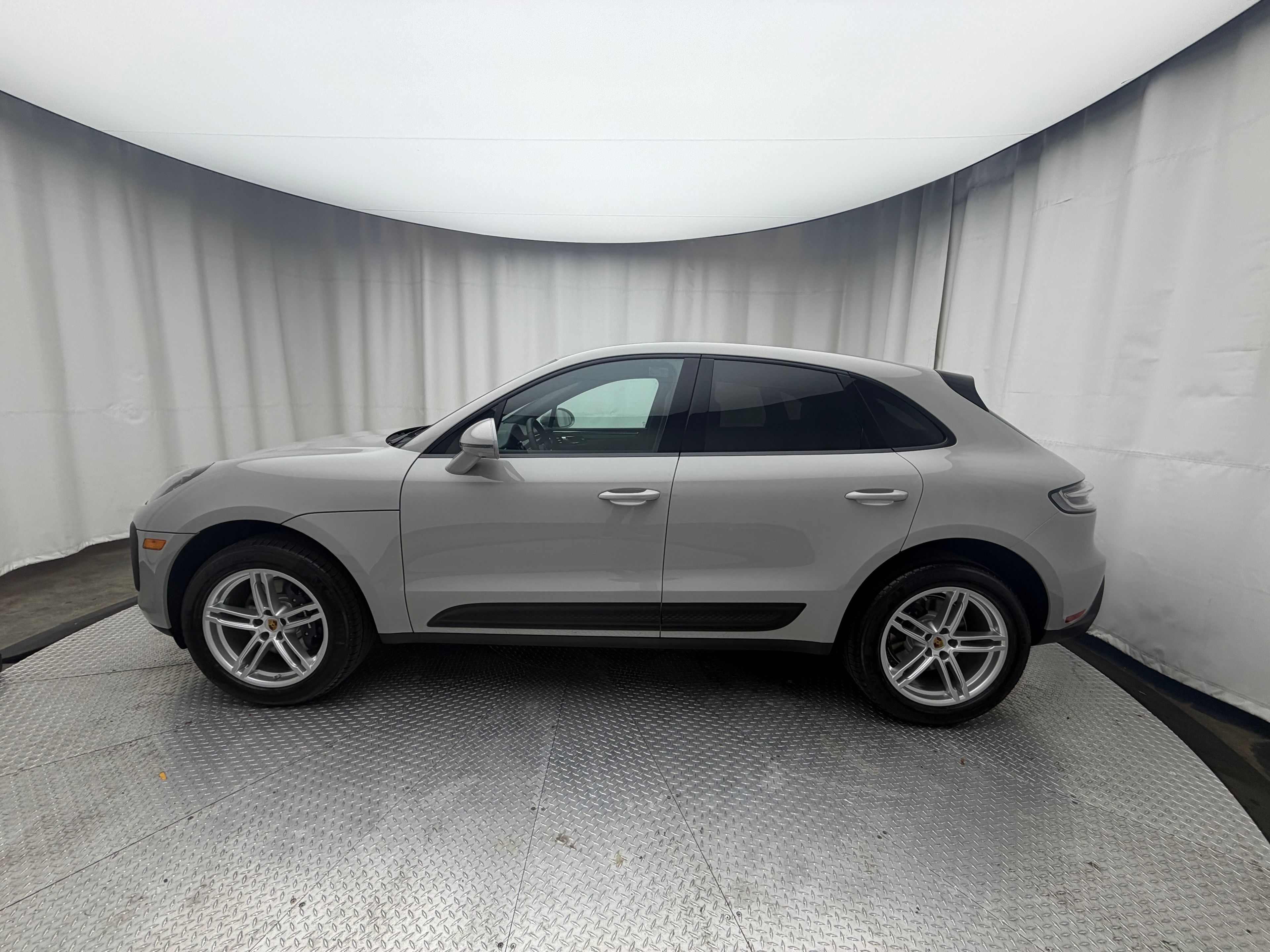 Thumbnail: 2026 Porsche Macan - 2