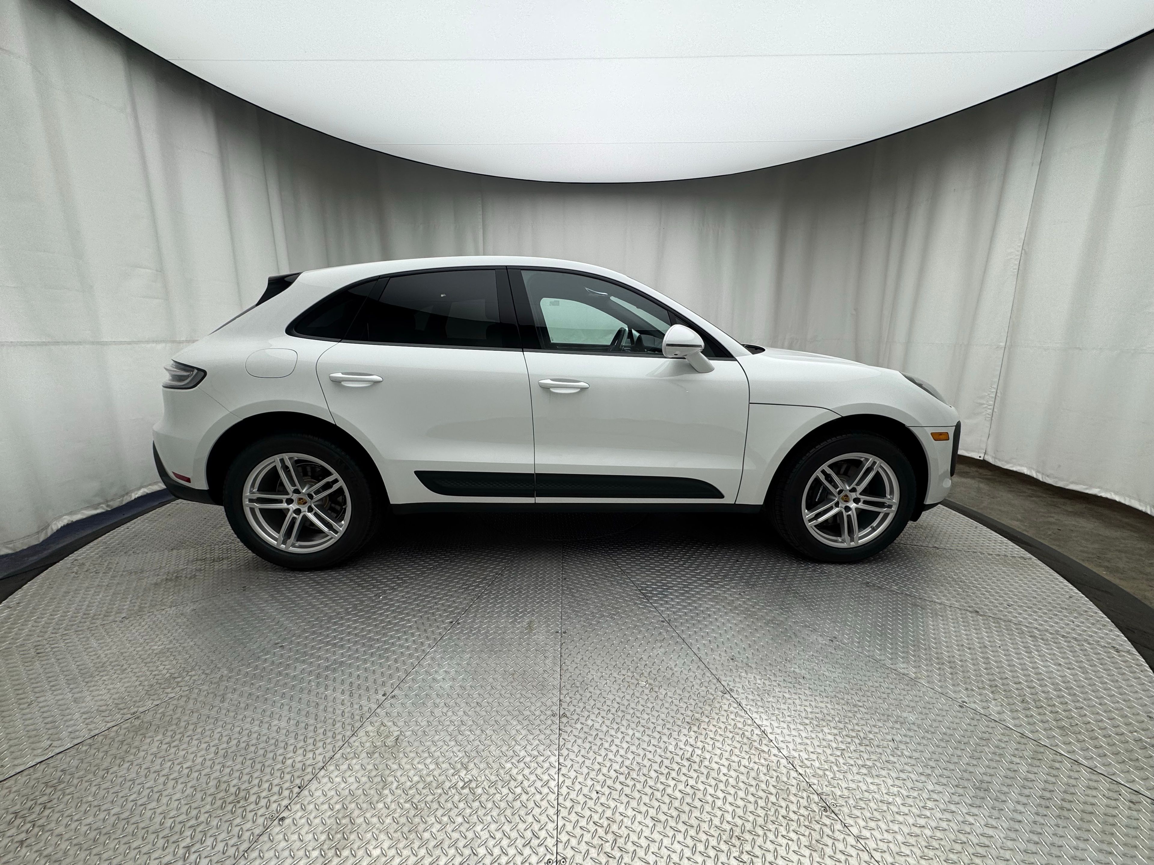 Thumbnail: 2026 Porsche Macan - 17