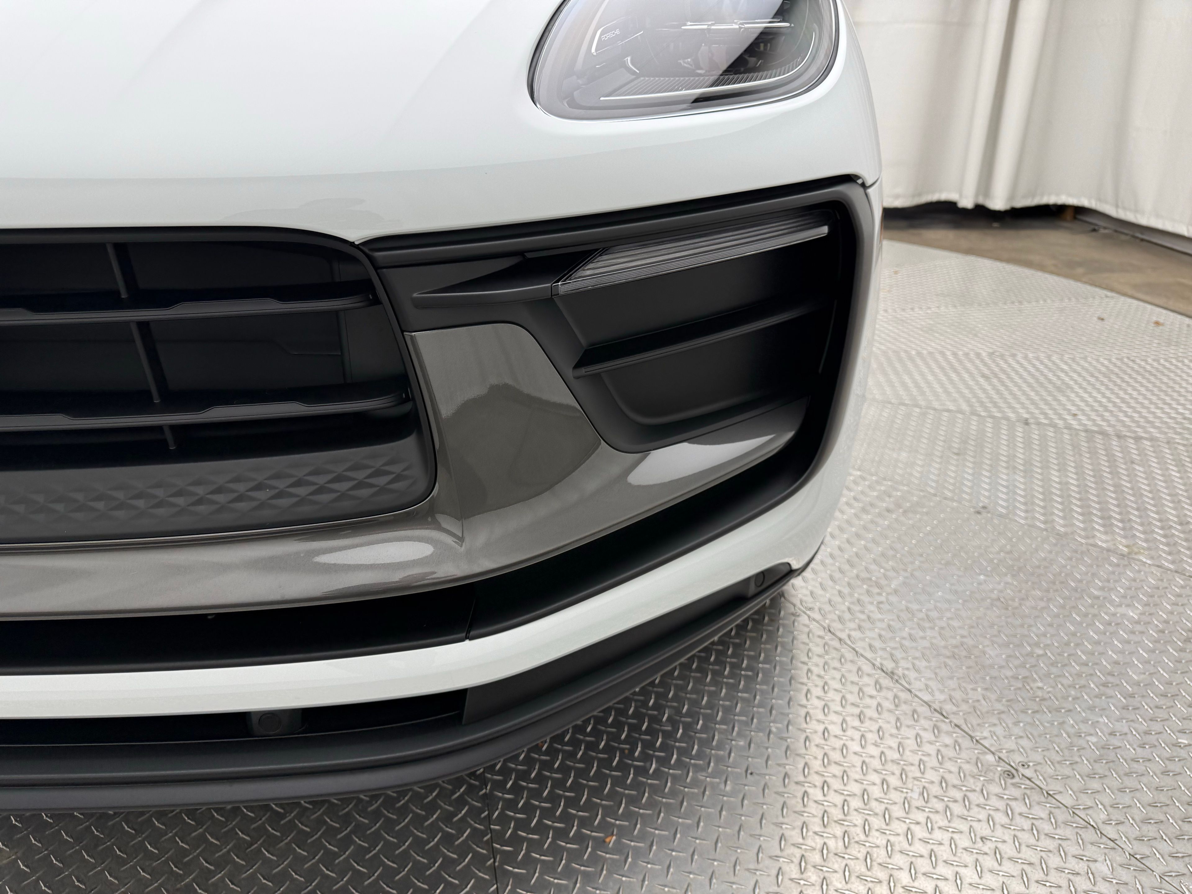 Thumbnail: 2026 Porsche Macan - 28