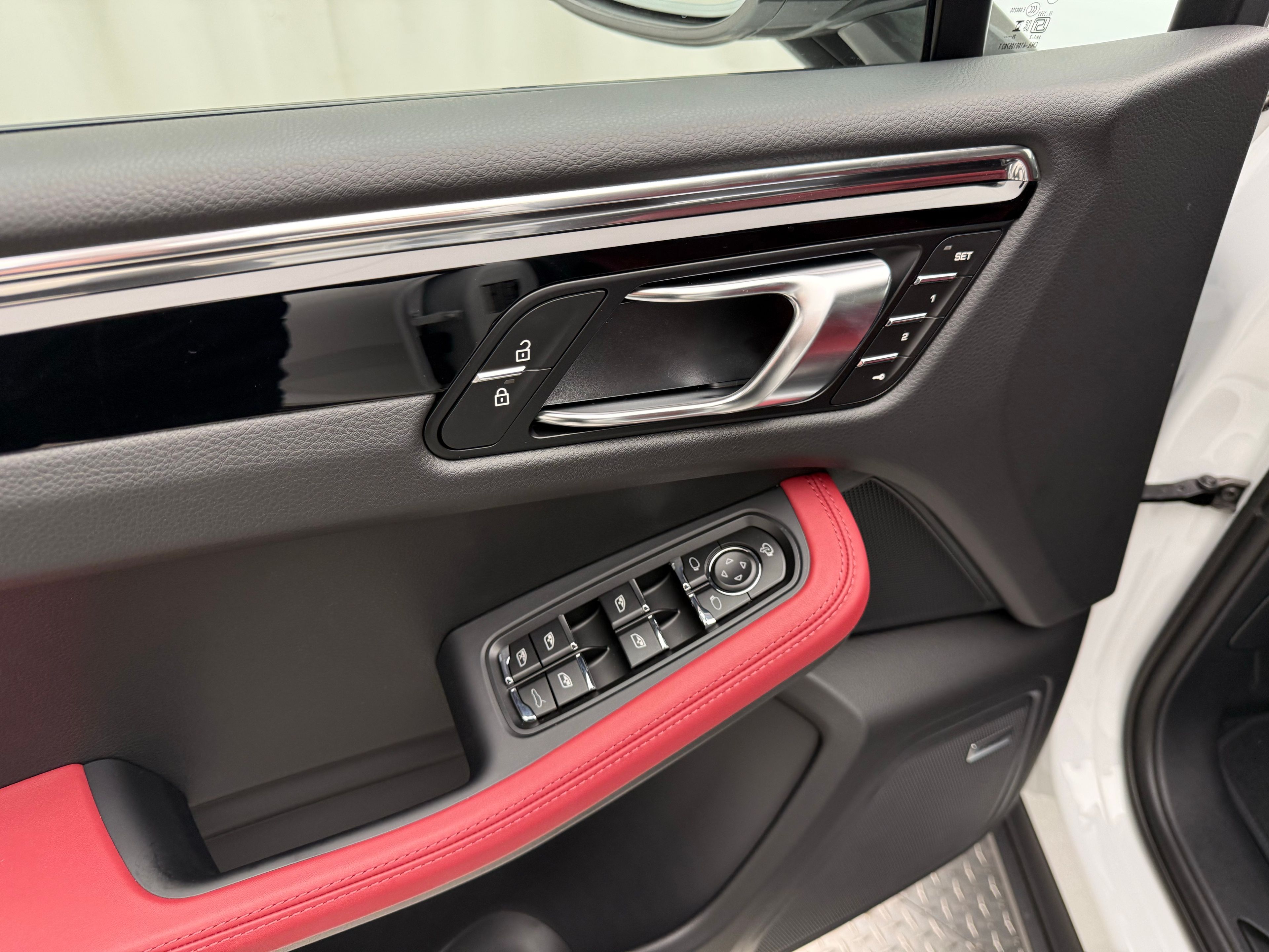 Thumbnail: 2026 Porsche Macan - 31