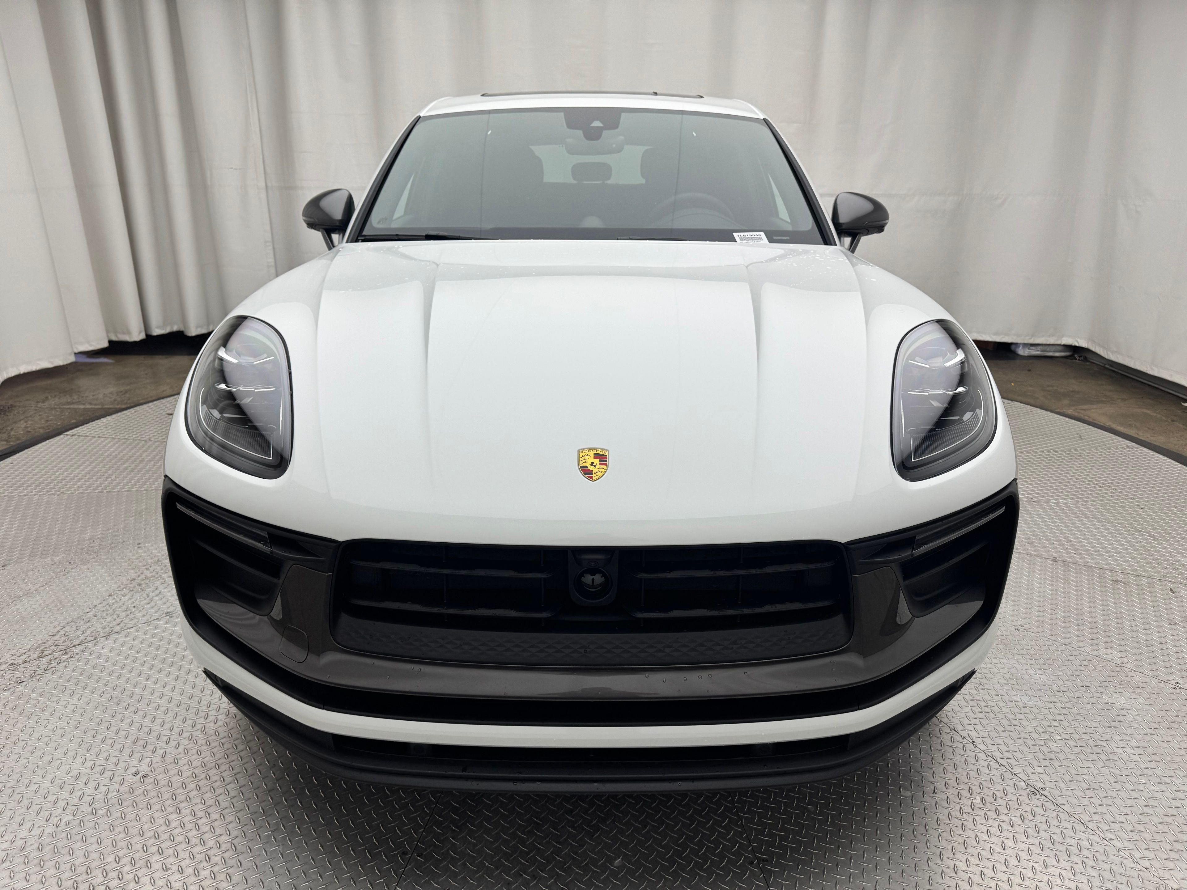 Thumbnail: 2026 Porsche Macan - 21