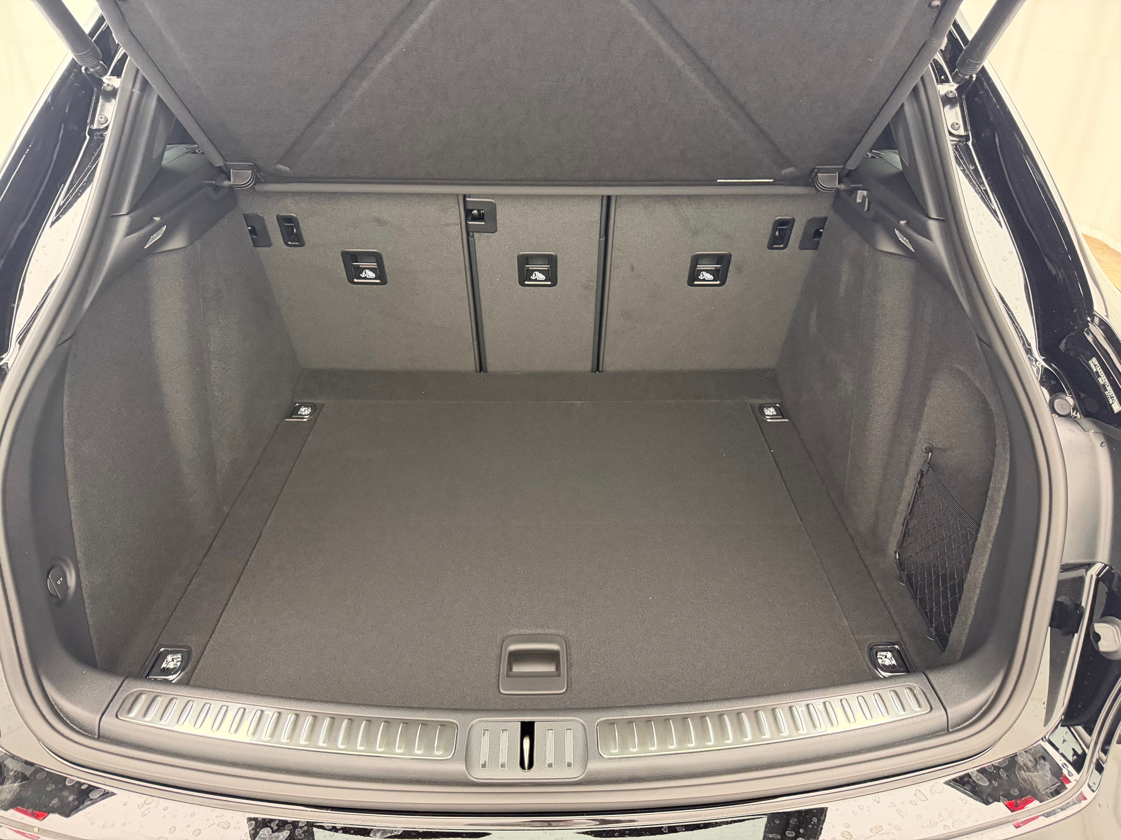 Thumbnail: 2026 Porsche Macan - 16