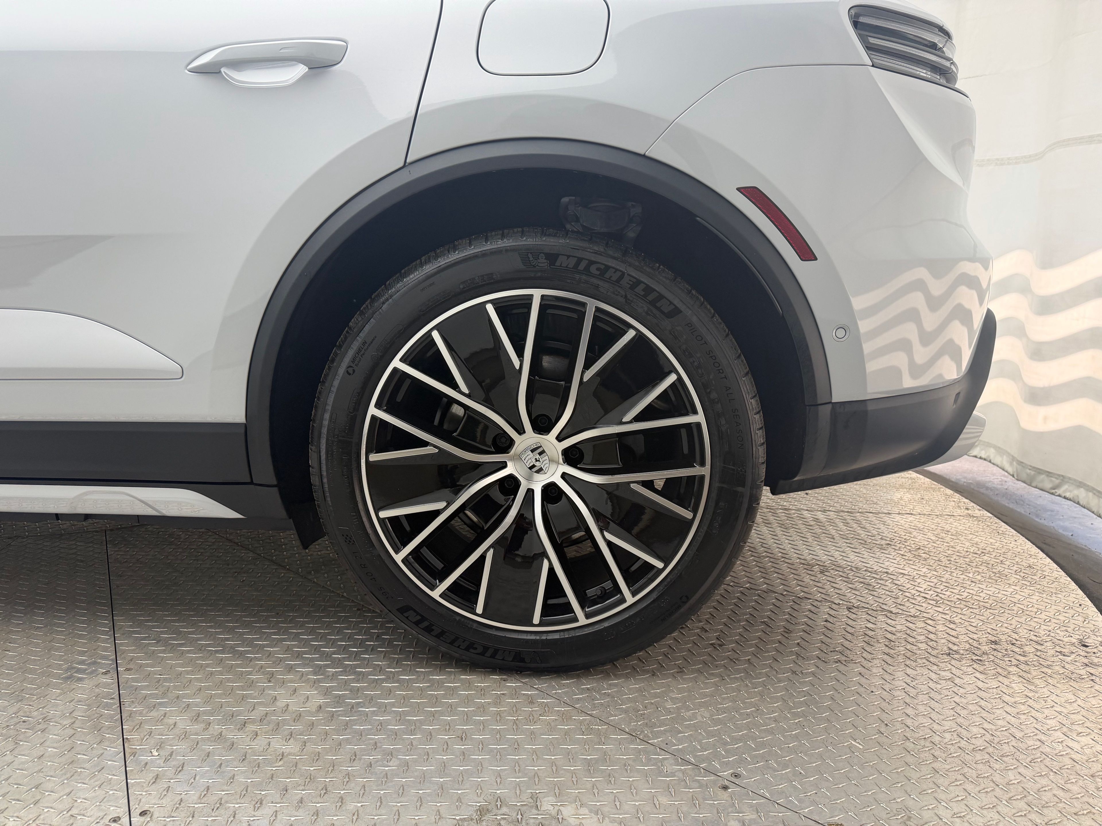 Thumbnail: 2026 Porsche Macan - 7