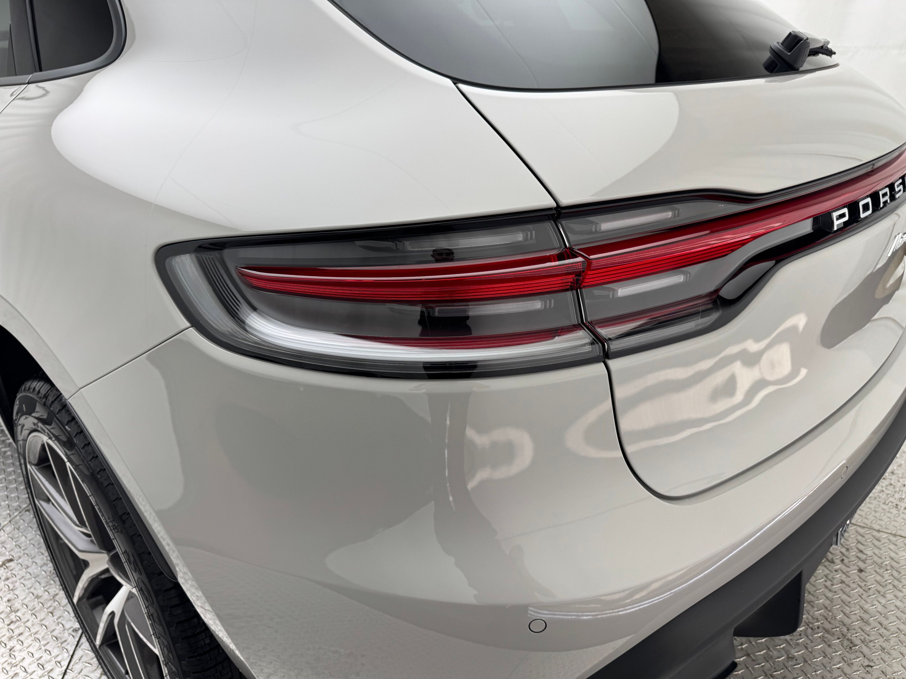 Thumbnail: 2026 Porsche Macan - 10