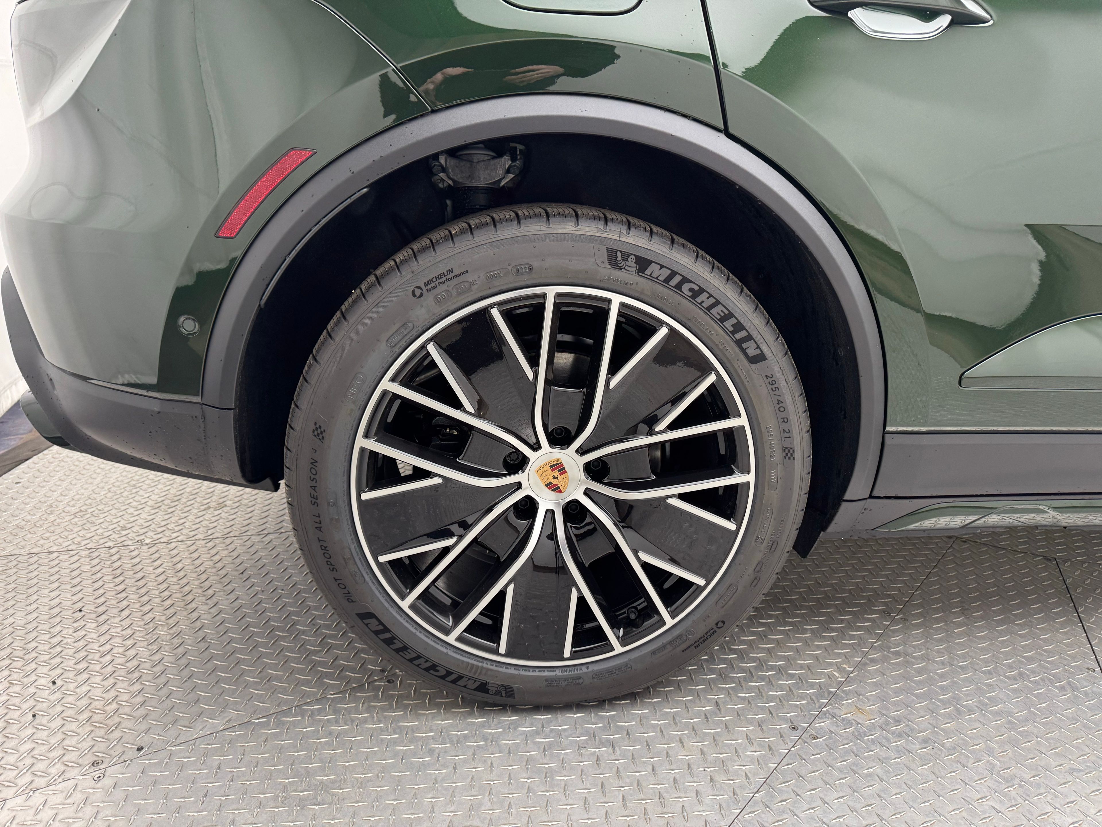 Thumbnail: 2026 Porsche Macan - 13