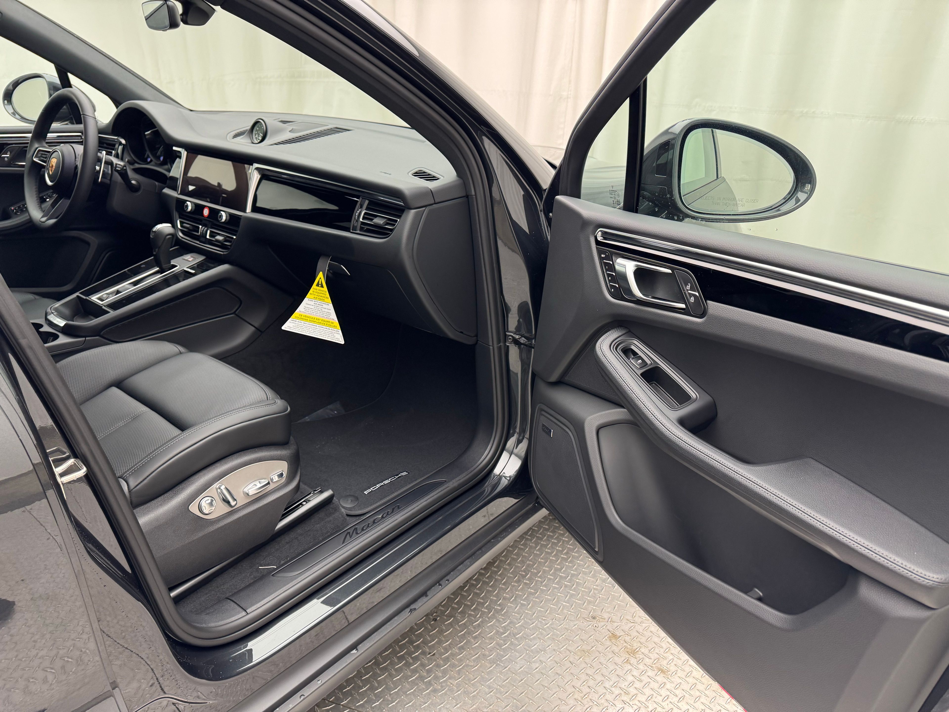 Thumbnail: 2026 Porsche Macan - 18