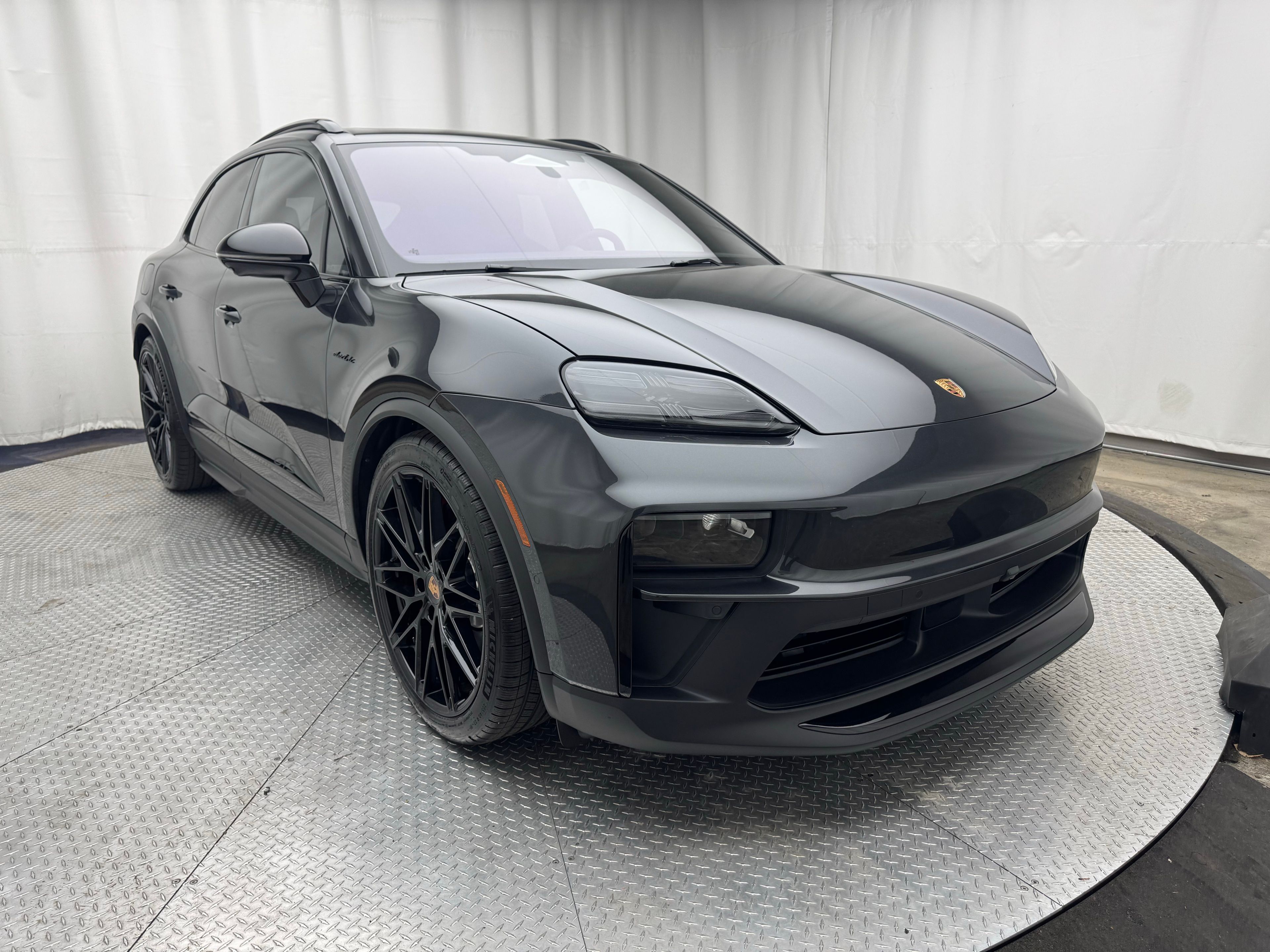 Thumbnail: 2026 Porsche Macan - 22