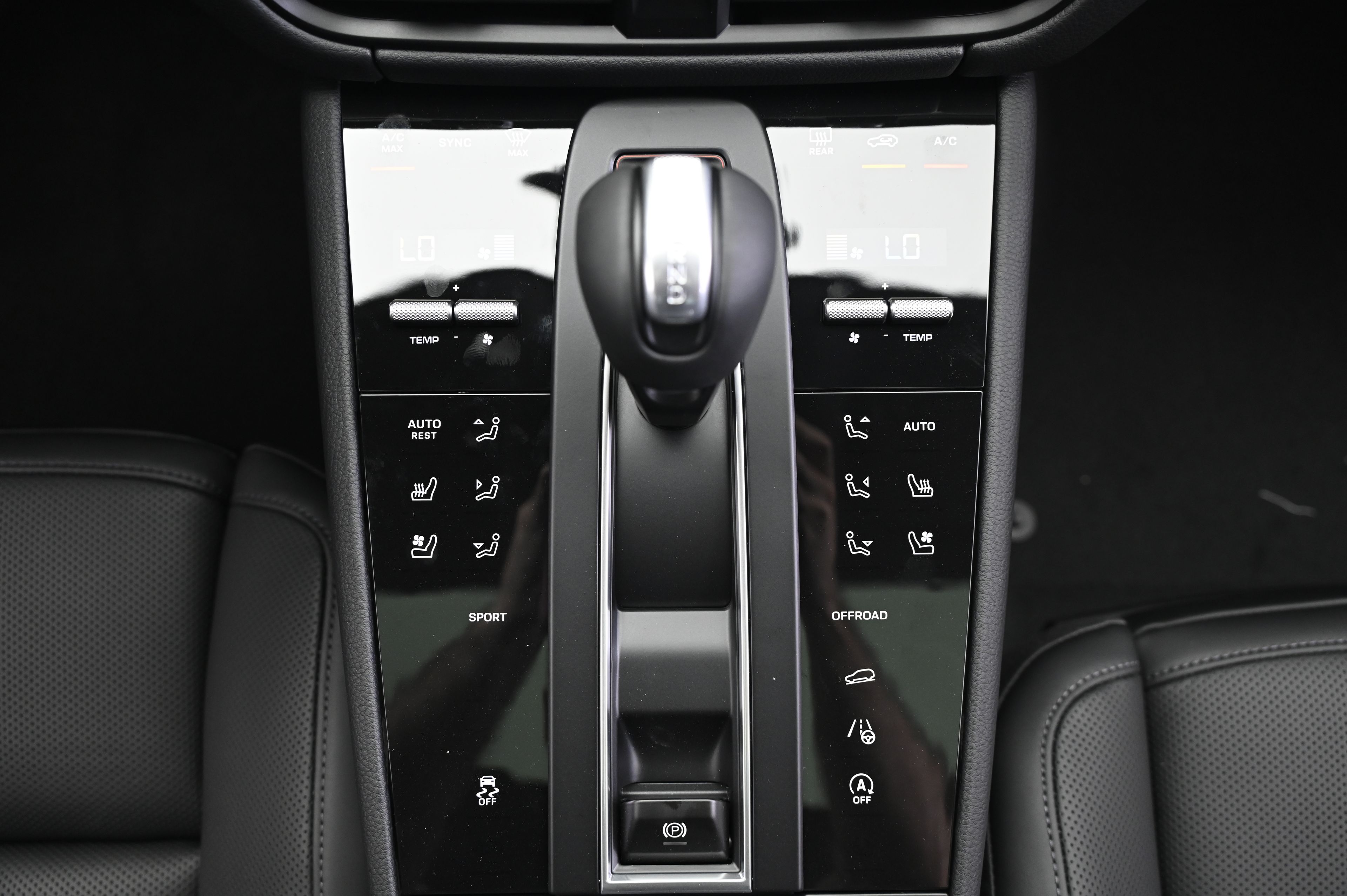 Thumbnail: 2025 Porsche Macan - 29