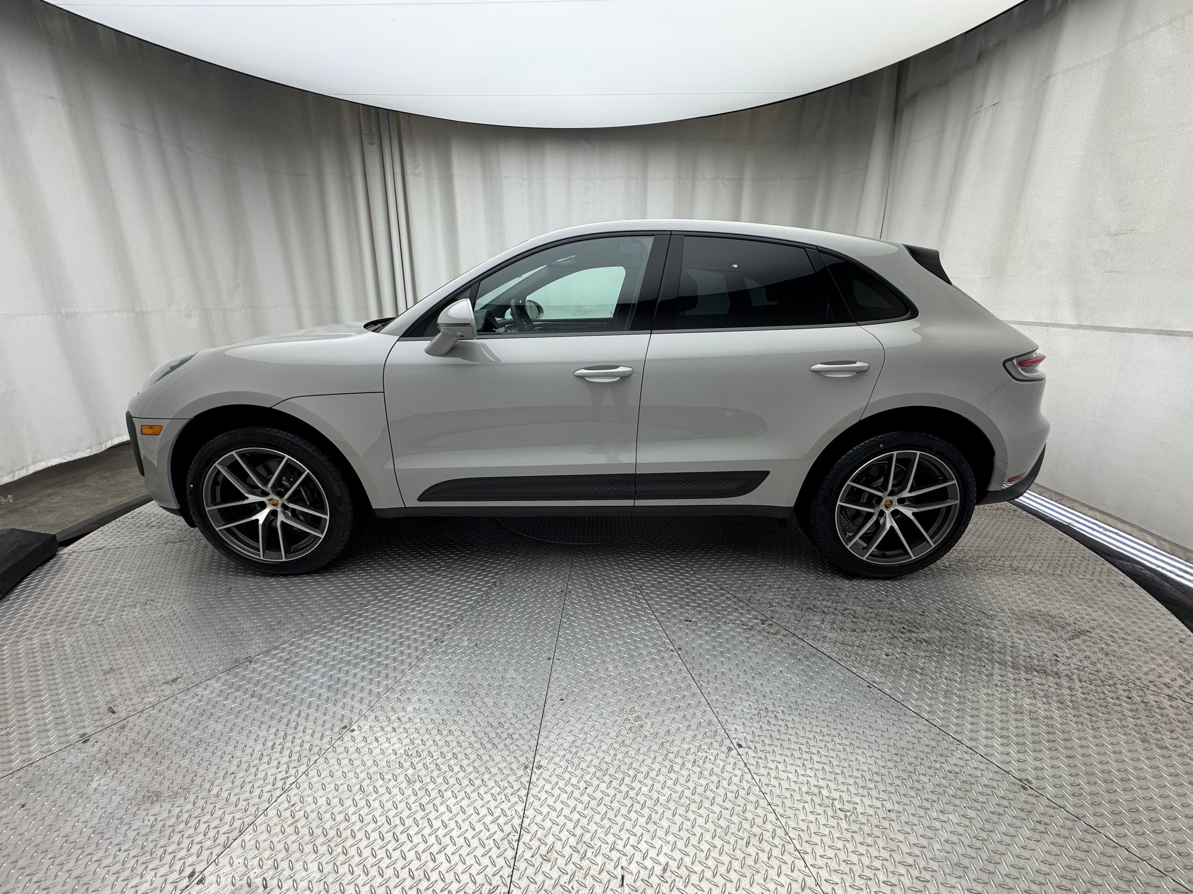 Thumbnail: 2026 Porsche Macan - 2