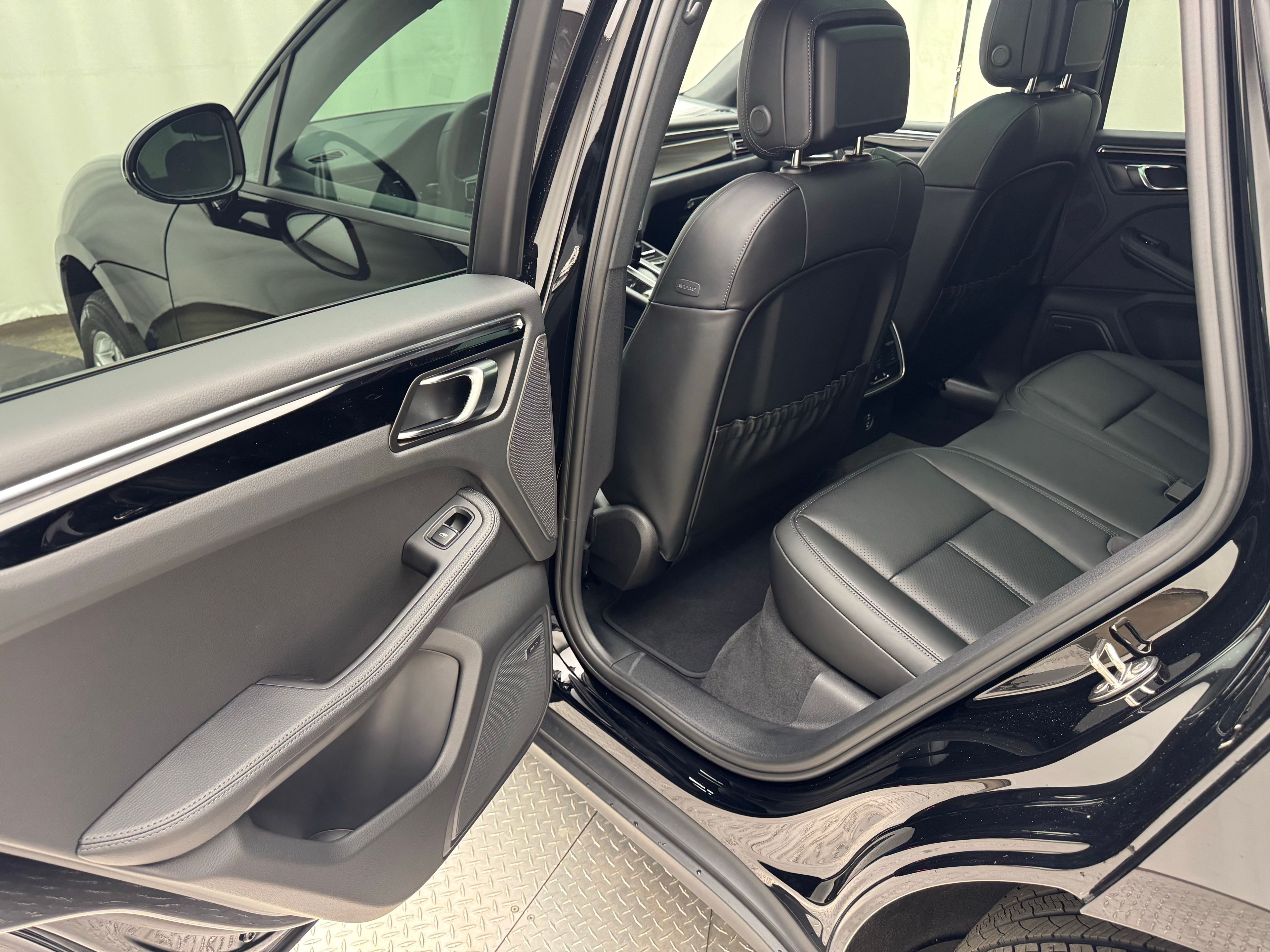 Thumbnail: 2026 Porsche Macan - 28