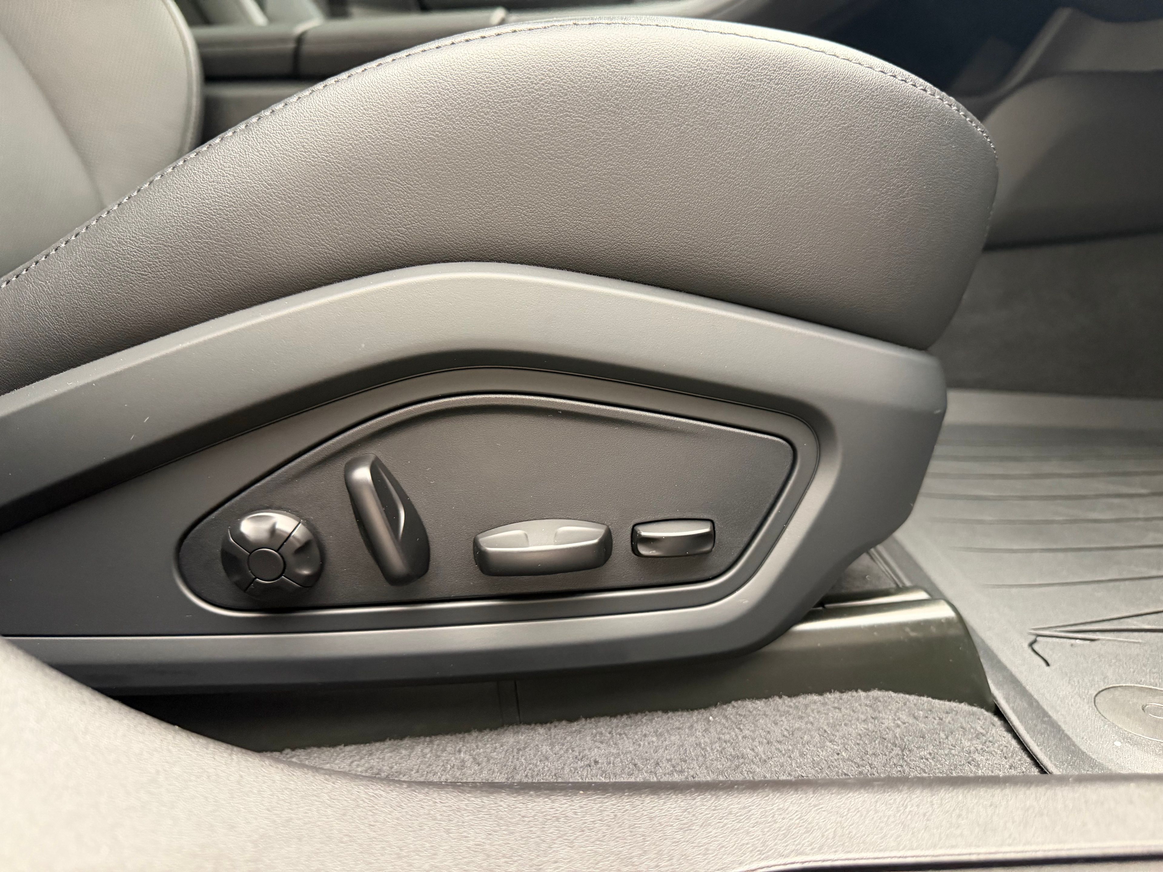 Thumbnail: 2024 Porsche Taycan - 22