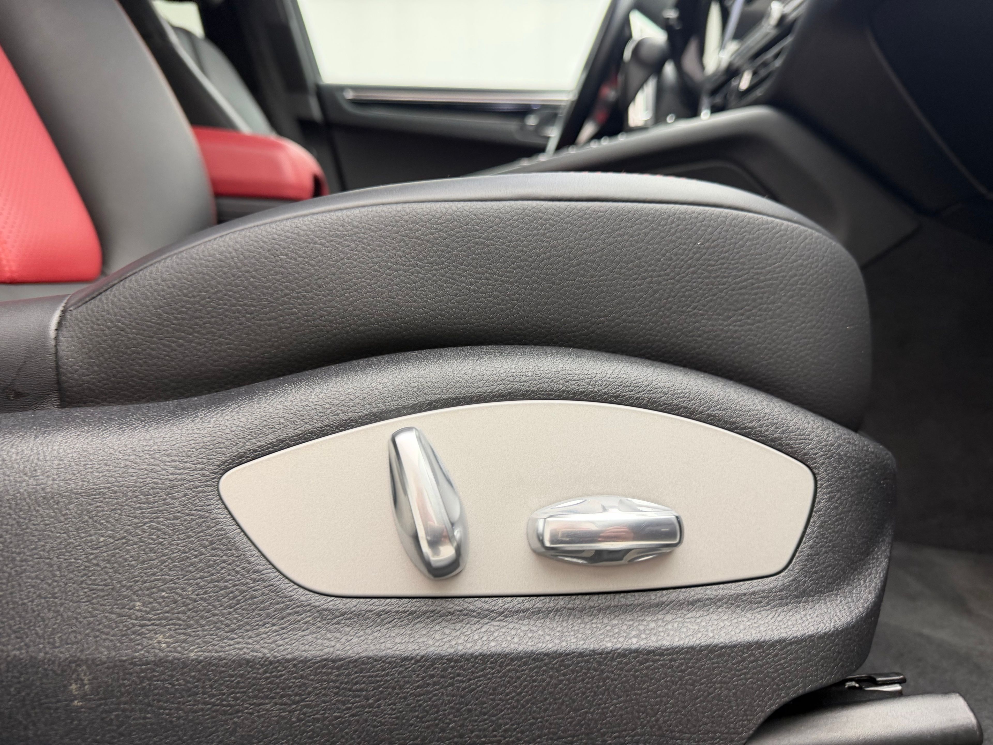 Thumbnail: 2020 Porsche Macan - 17