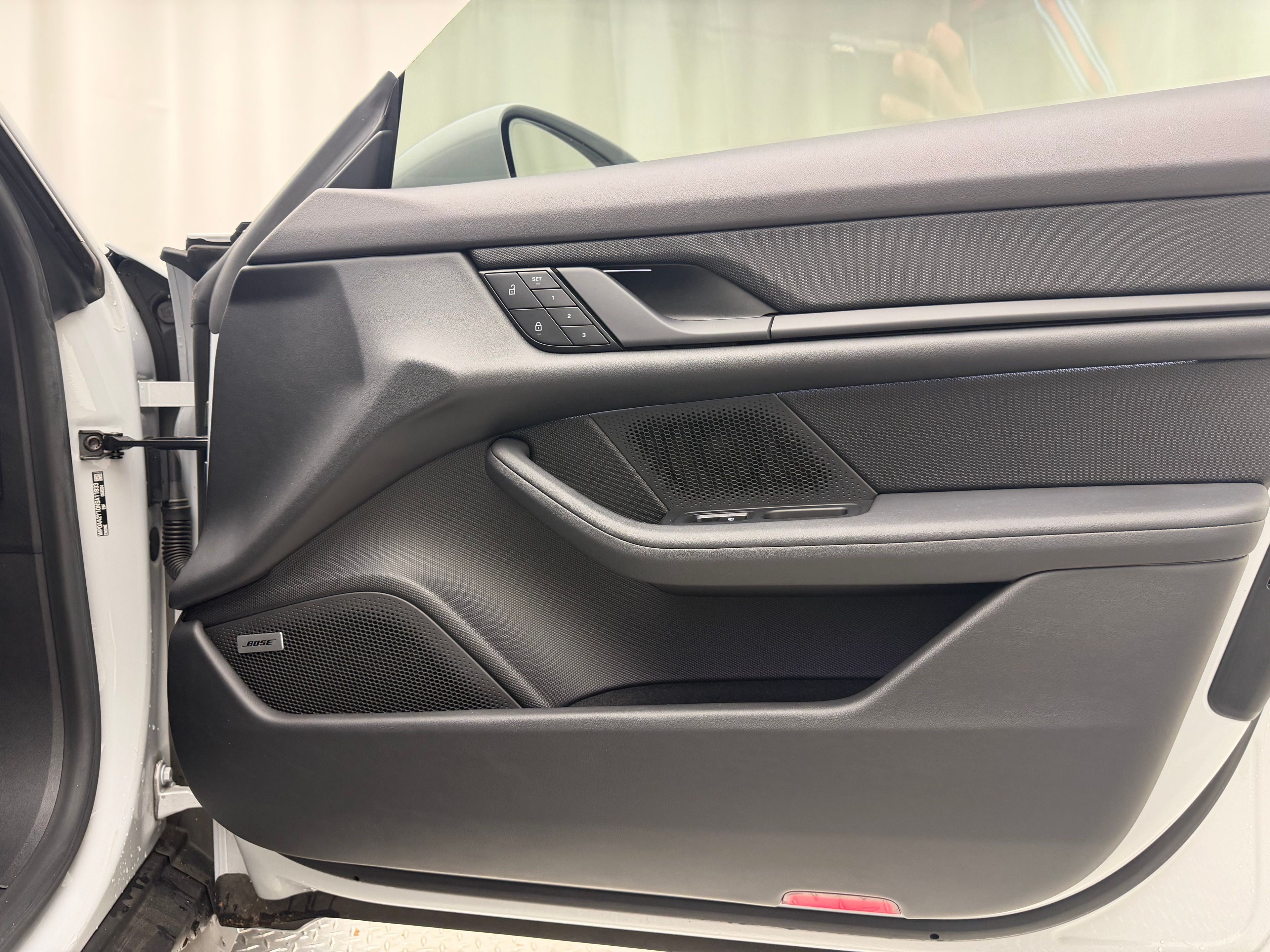 Thumbnail: 2022 Porsche Taycan - 17