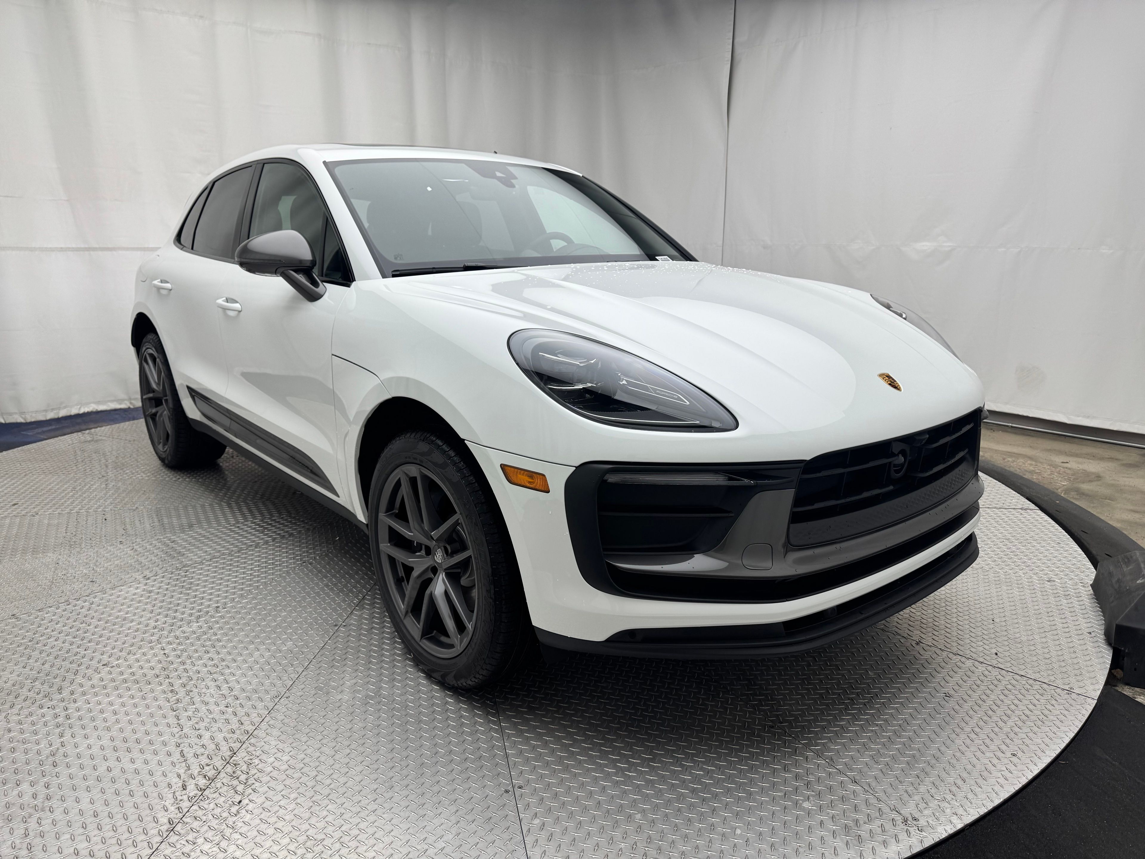 Thumbnail: 2026 Porsche Macan - 19