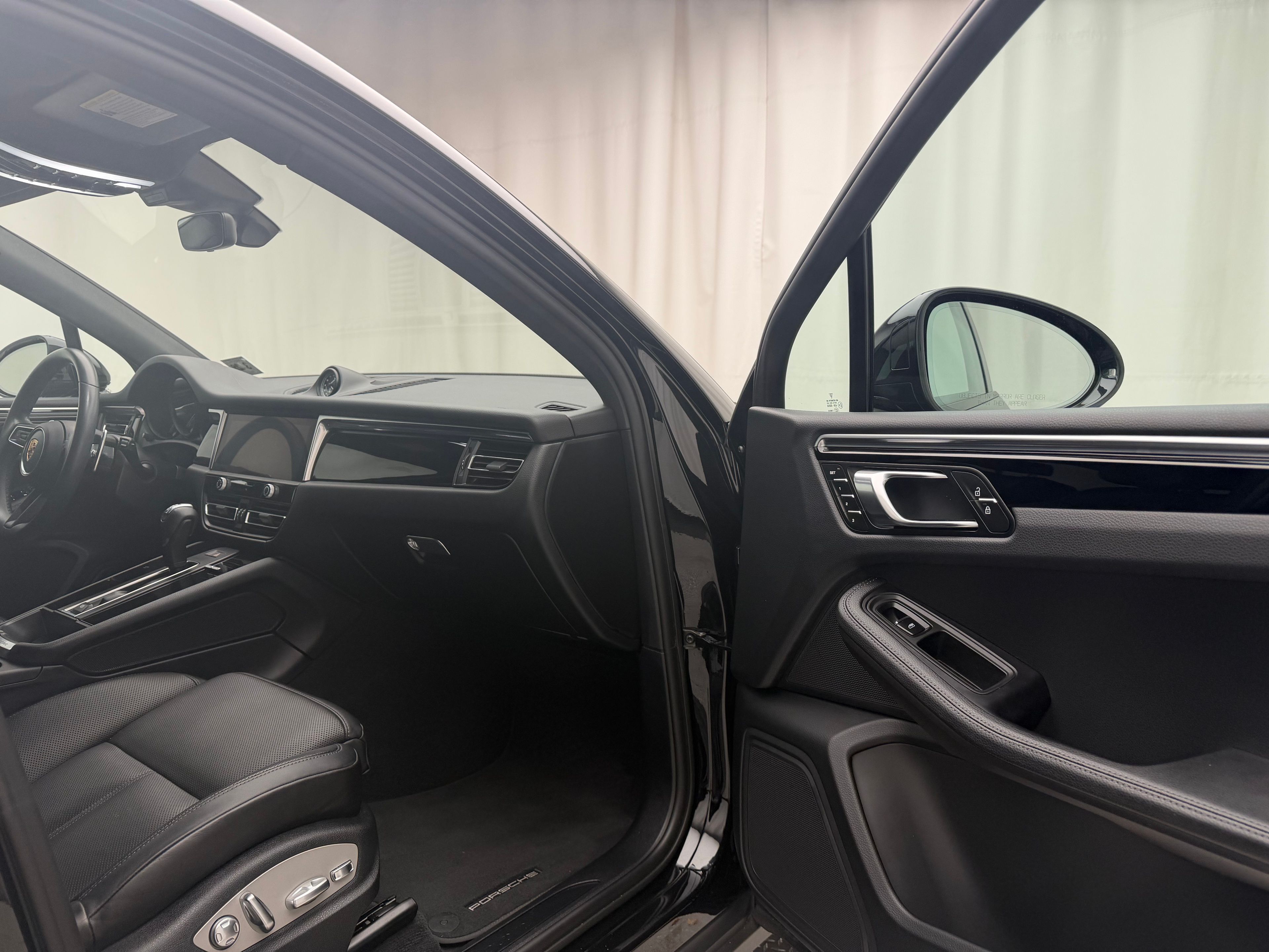 Thumbnail: 2023 Porsche Macan - 16