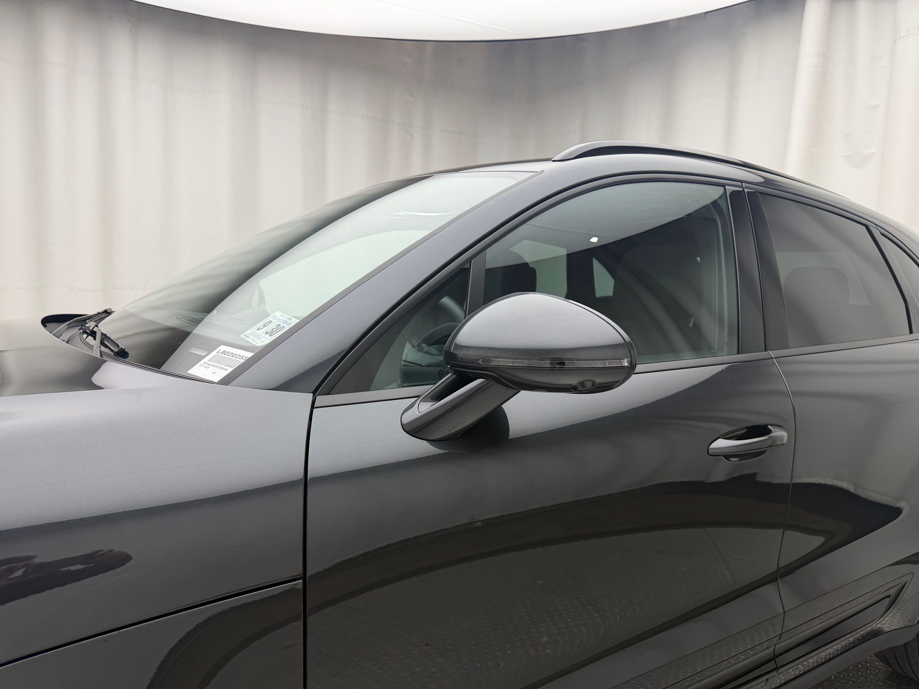 Thumbnail: 2026 Porsche Macan - 8