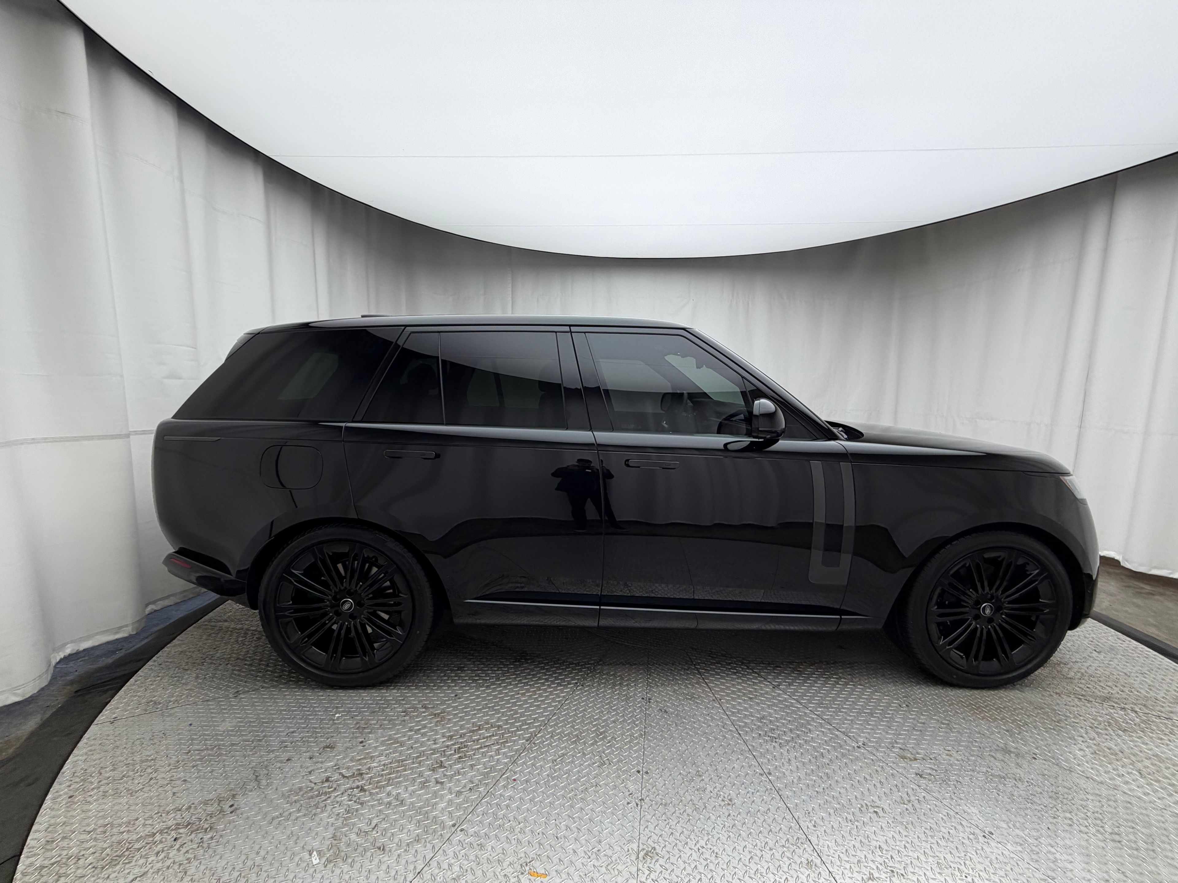 Thumbnail: 2024 Land Rover Range Rover - 15