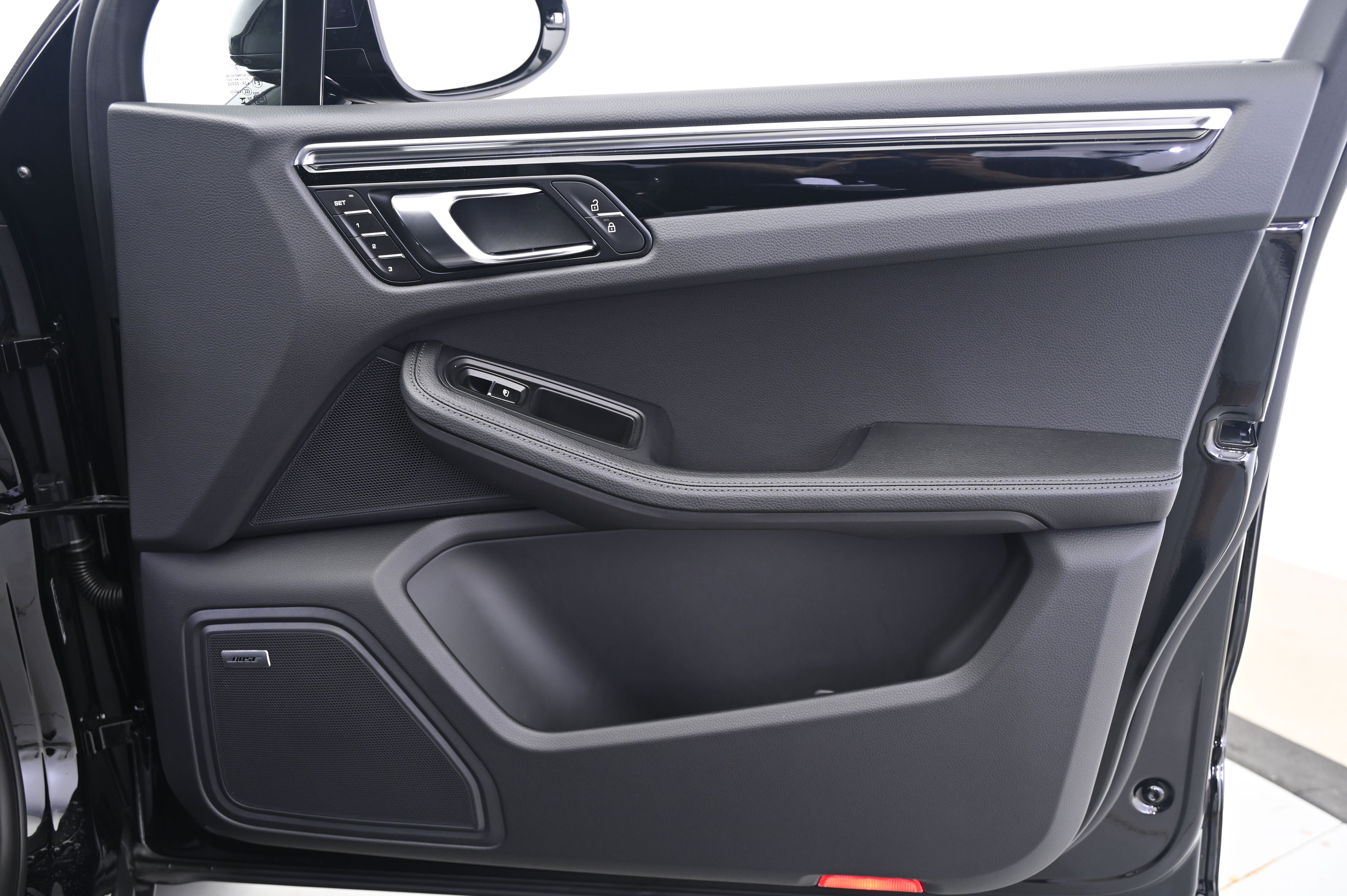 Thumbnail: 2025 Porsche Macan - 19