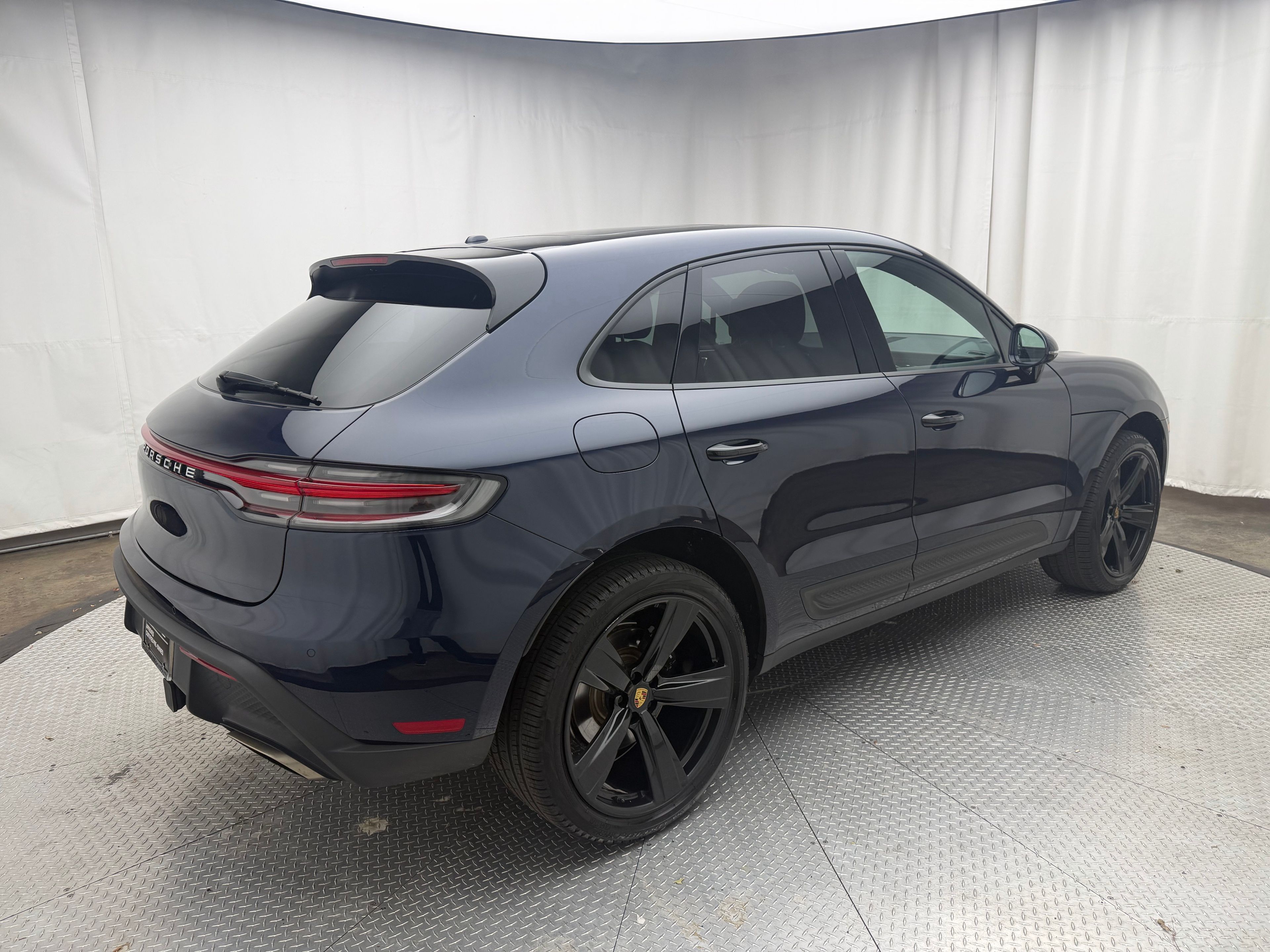 Thumbnail: 2022 Porsche Macan - 15