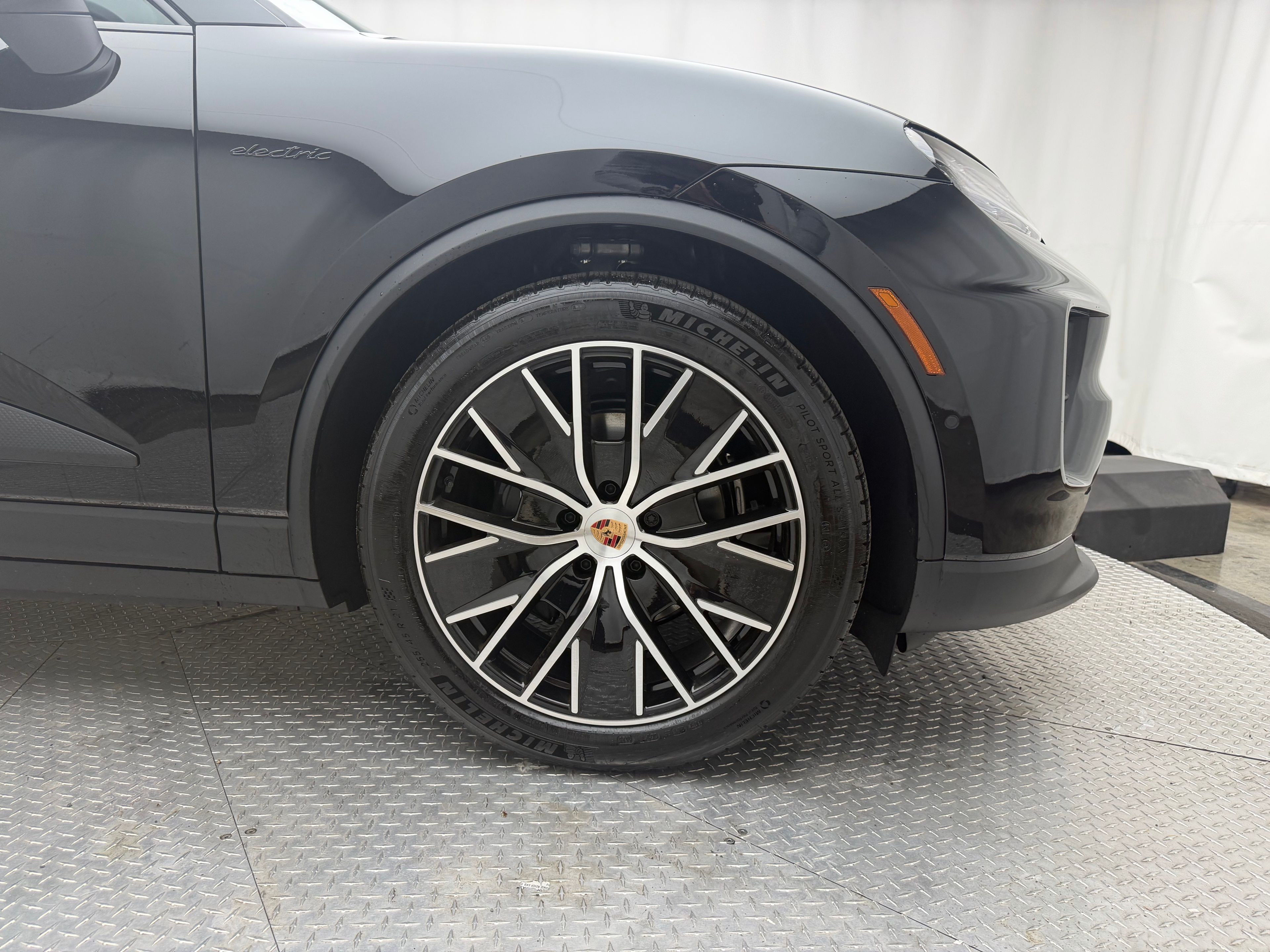 Thumbnail: 2025 Porsche Macan - 15