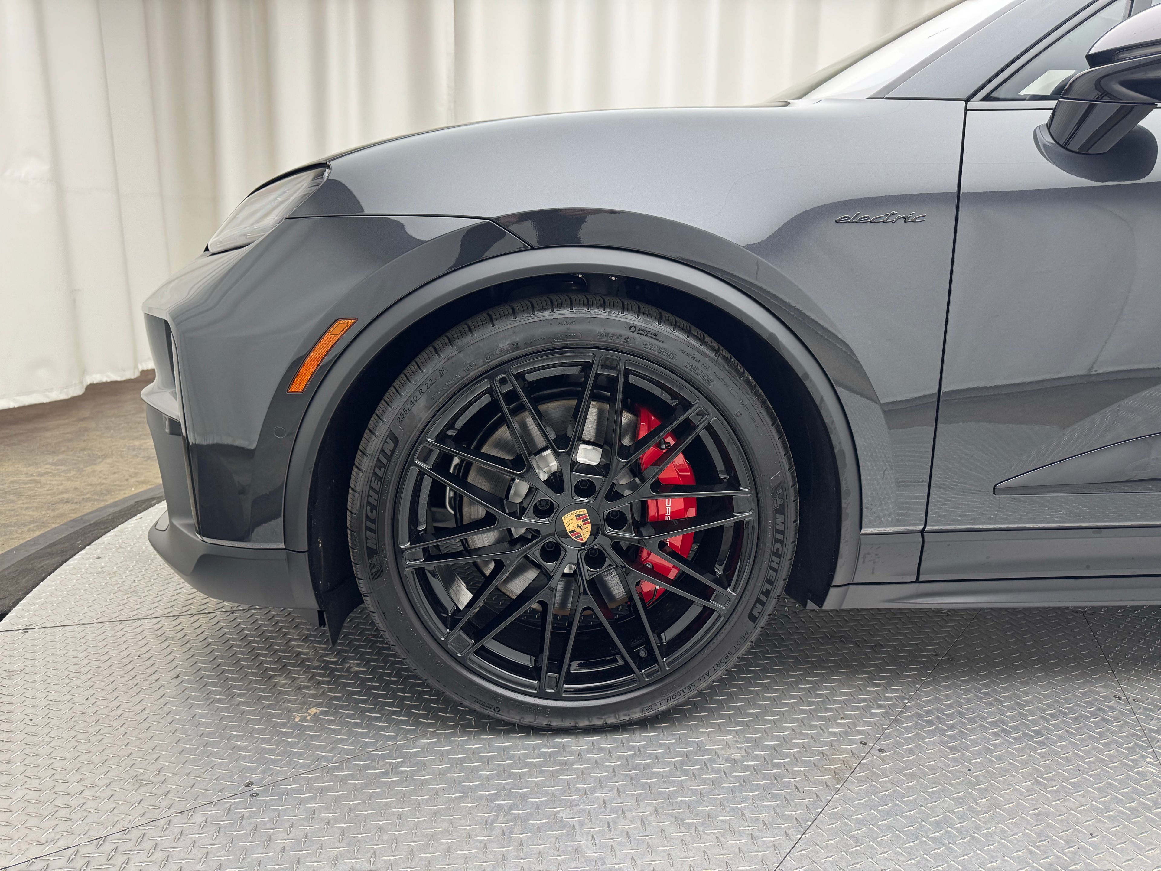 Thumbnail: 2026 Porsche Macan - 7