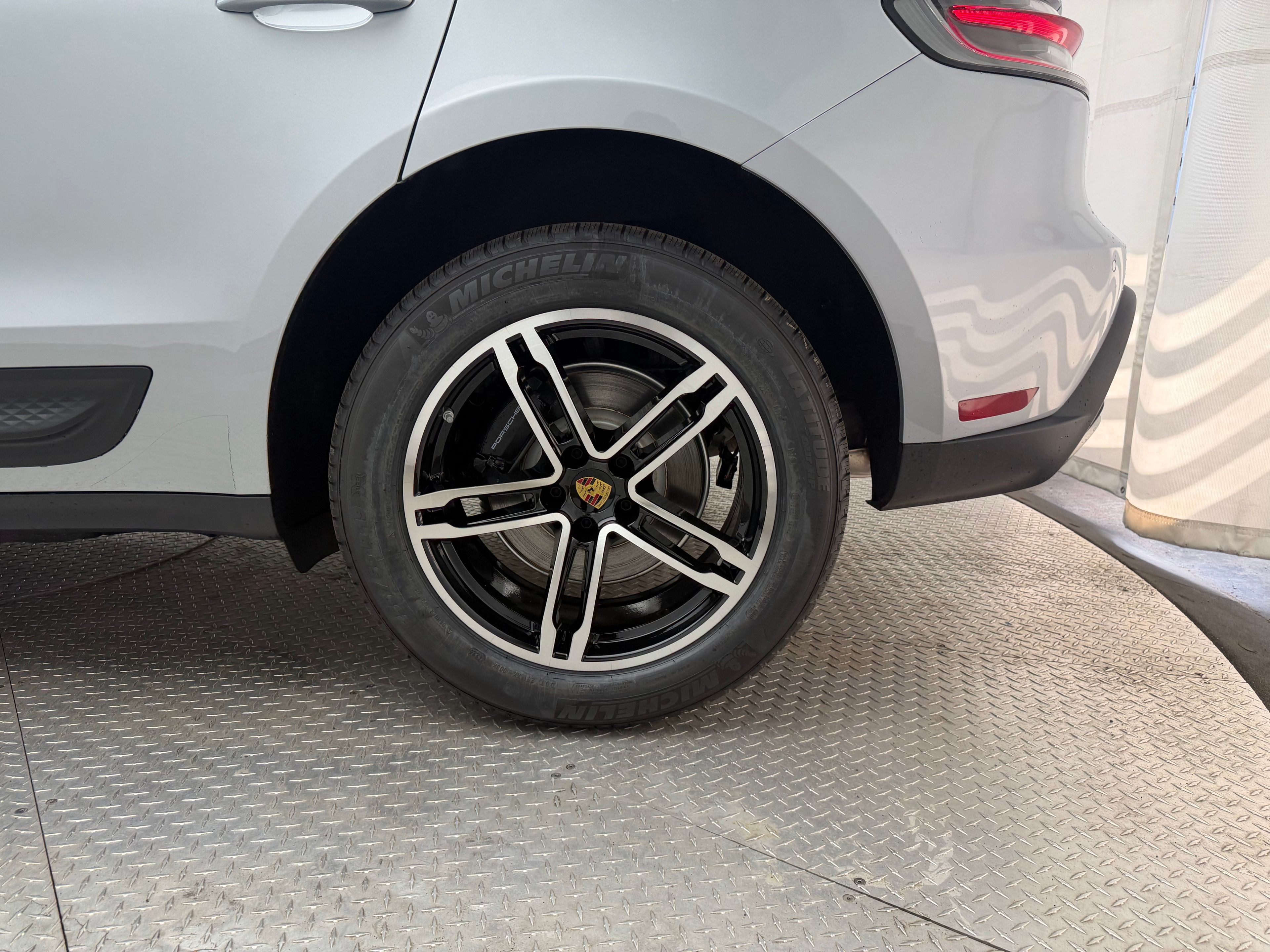 Thumbnail: 2026 Porsche Macan - 8