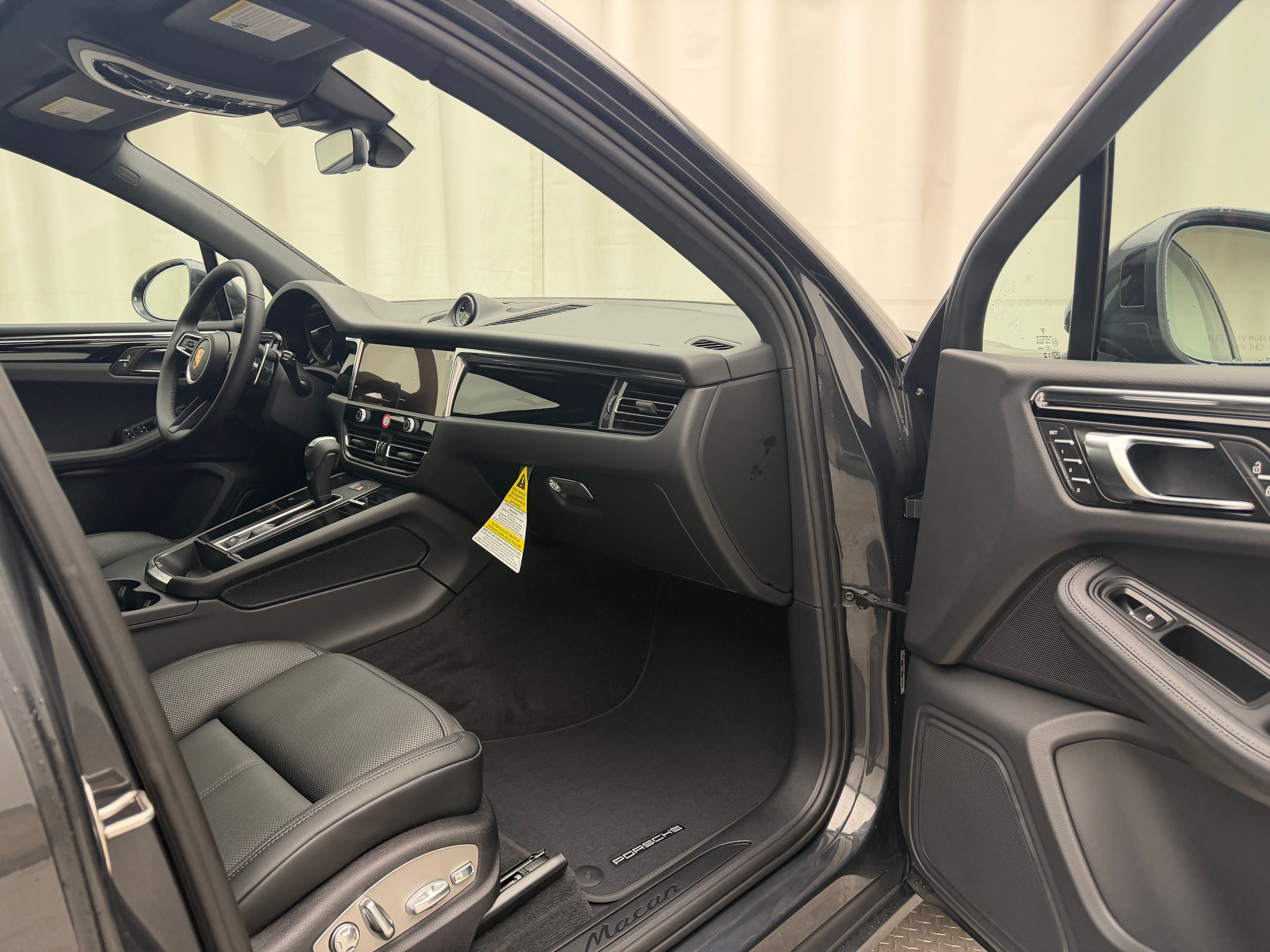 Thumbnail: 2026 Porsche Macan - 15