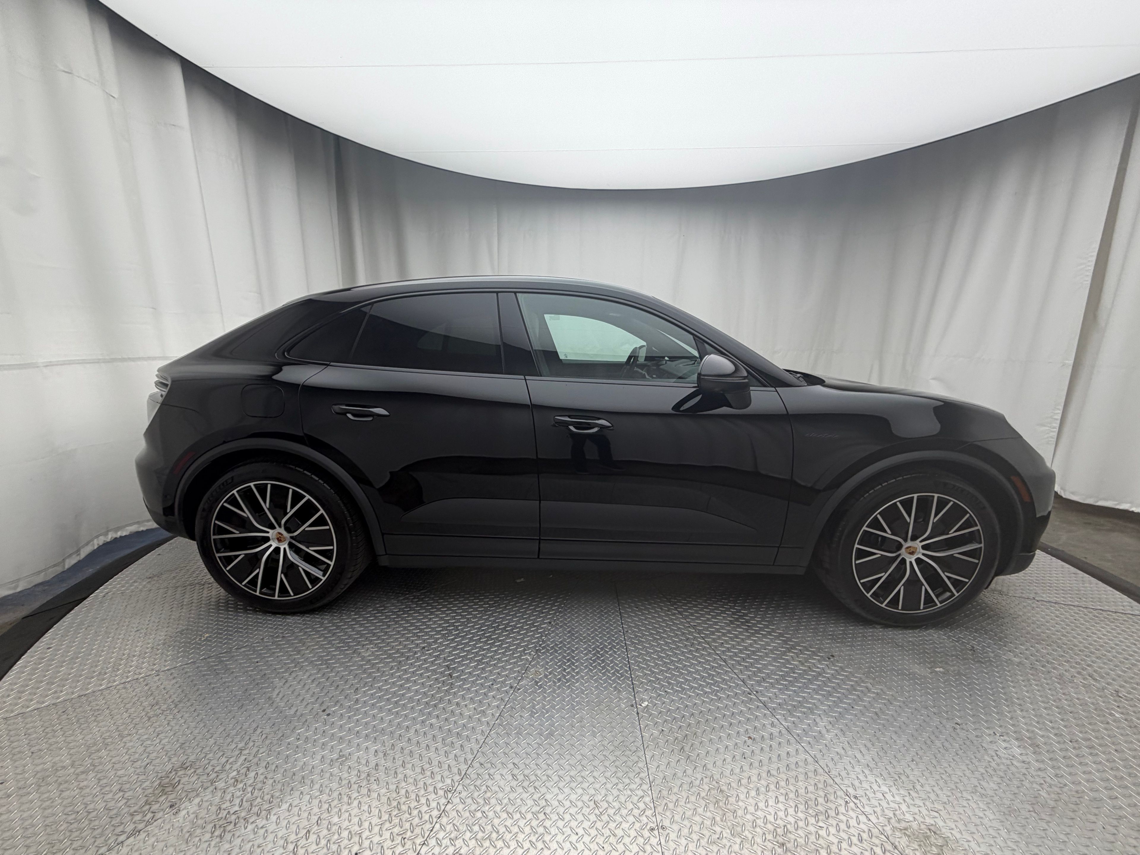 Thumbnail: 2025 Porsche Macan - 10