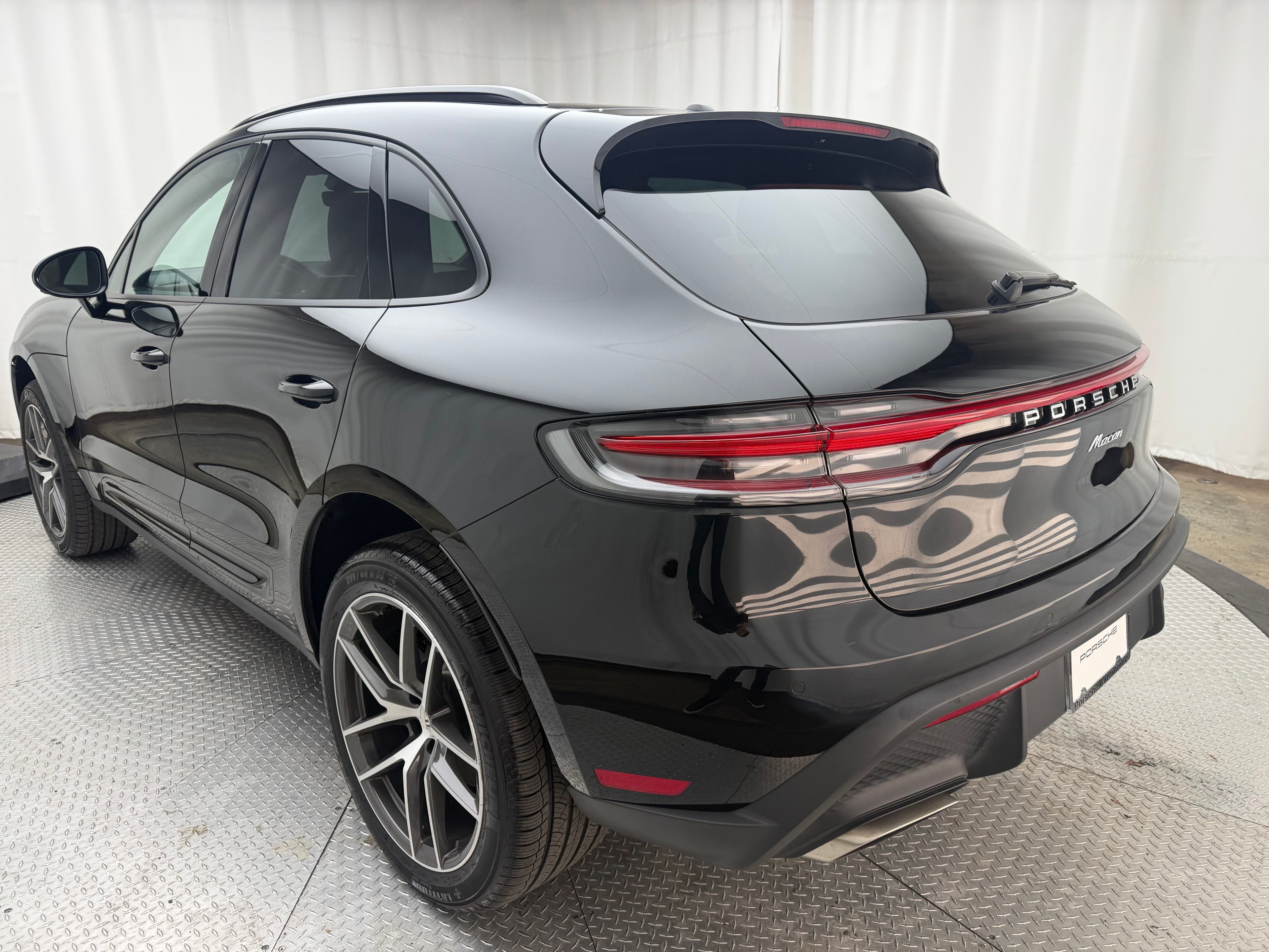 Thumbnail: 2026 Porsche Macan - 3
