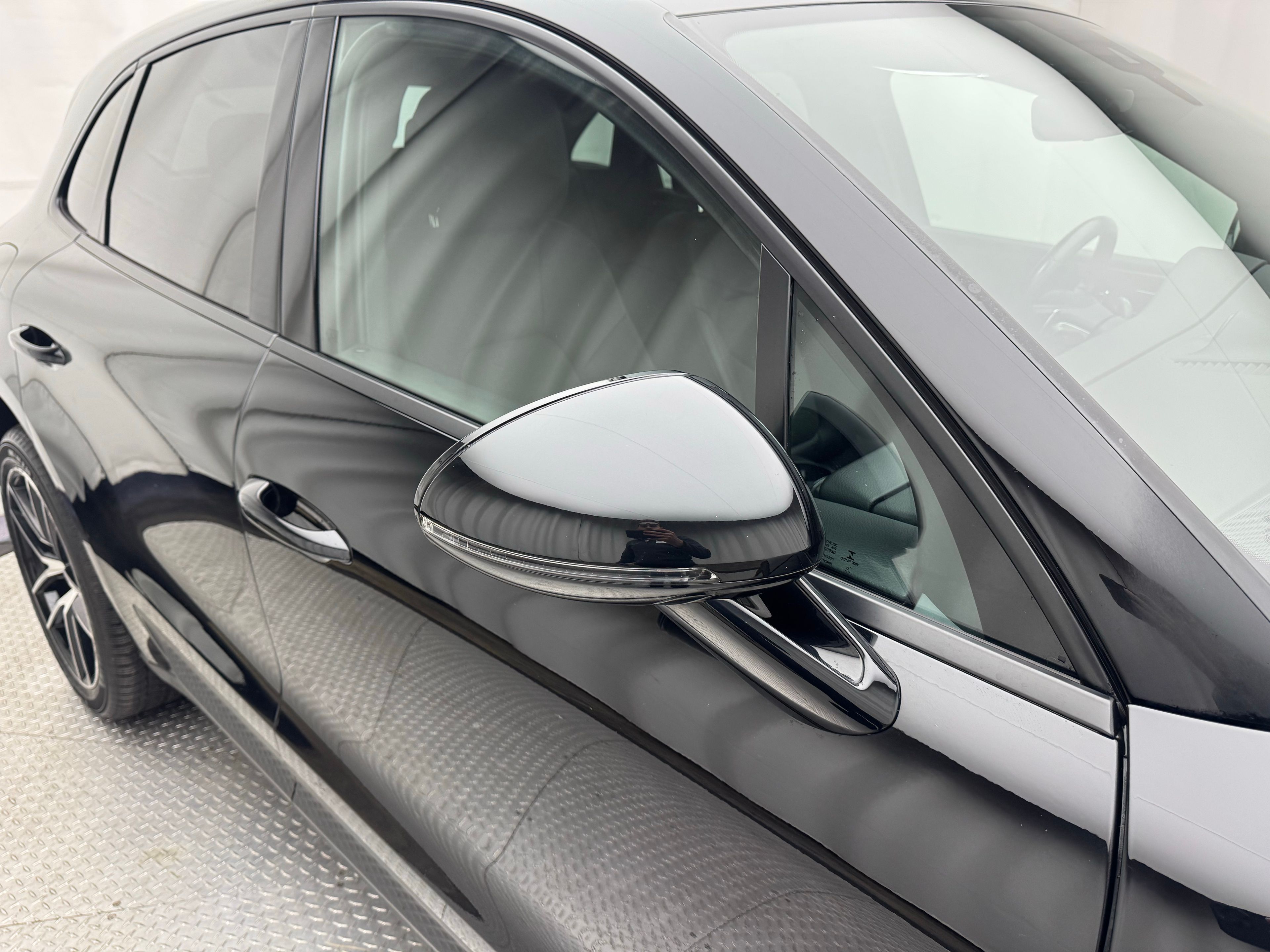 Thumbnail: 2023 Porsche Macan - 17