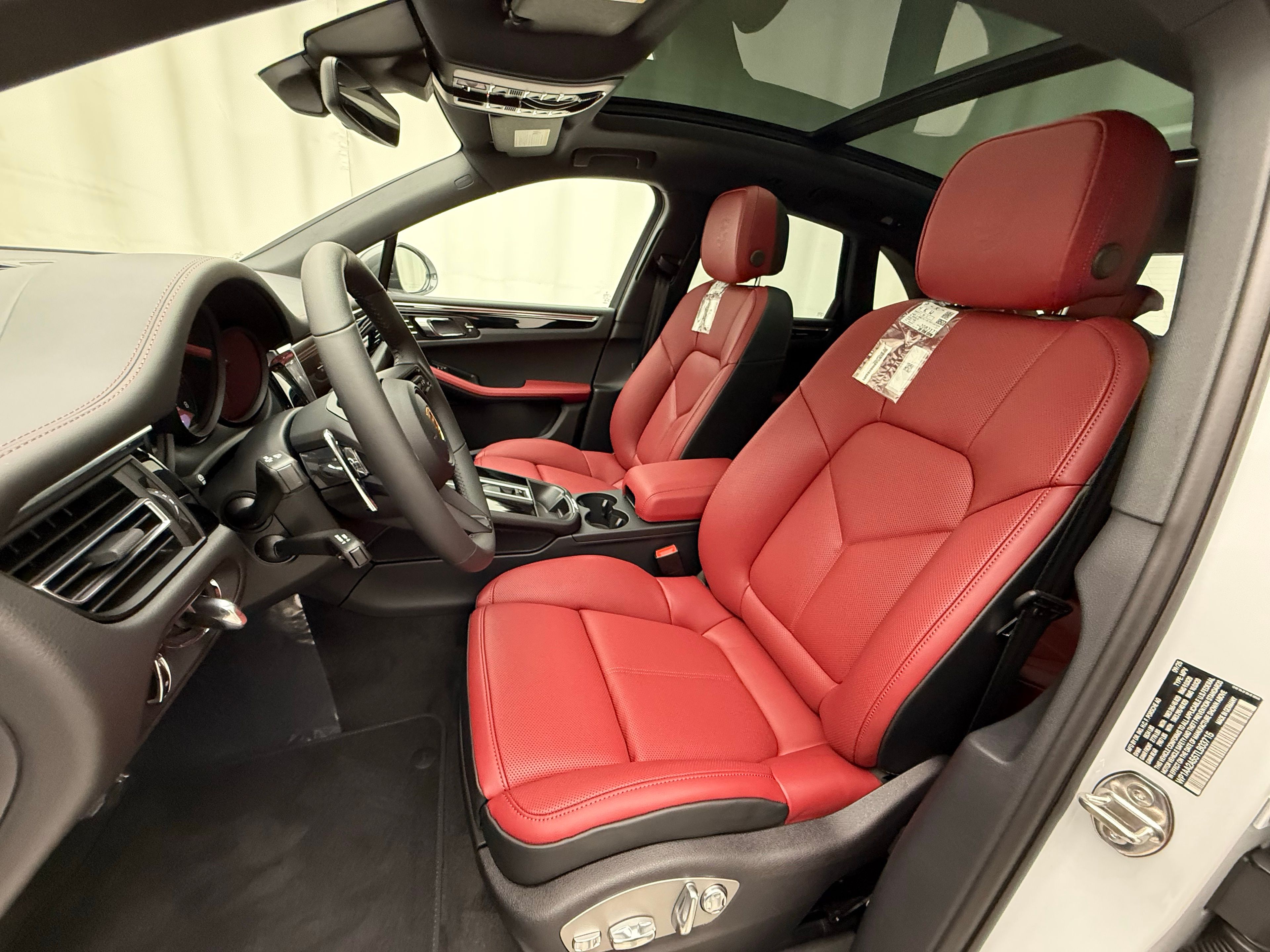 Thumbnail: 2026 Porsche Macan - 5