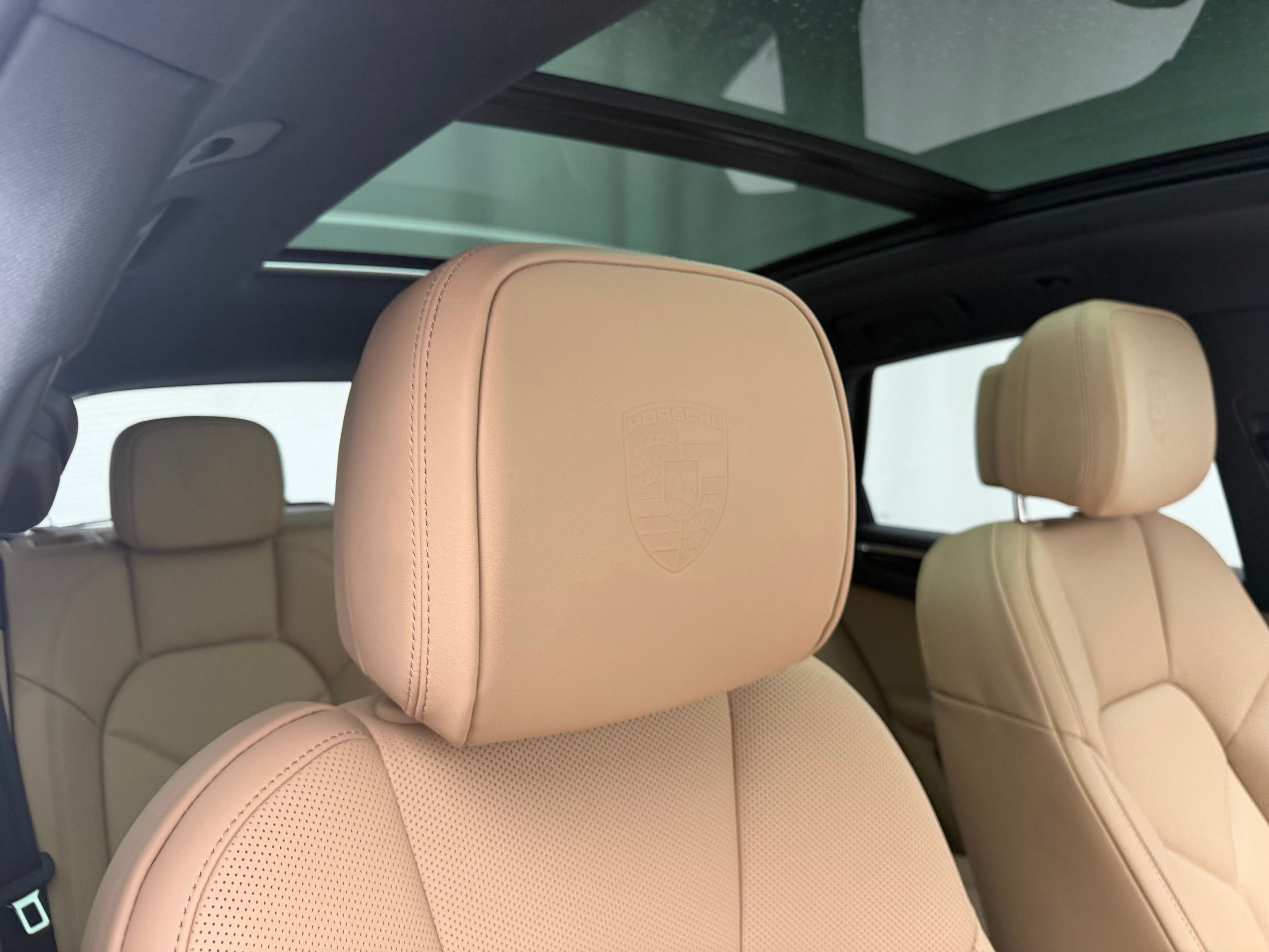 Thumbnail: 2026 Porsche Macan - 21