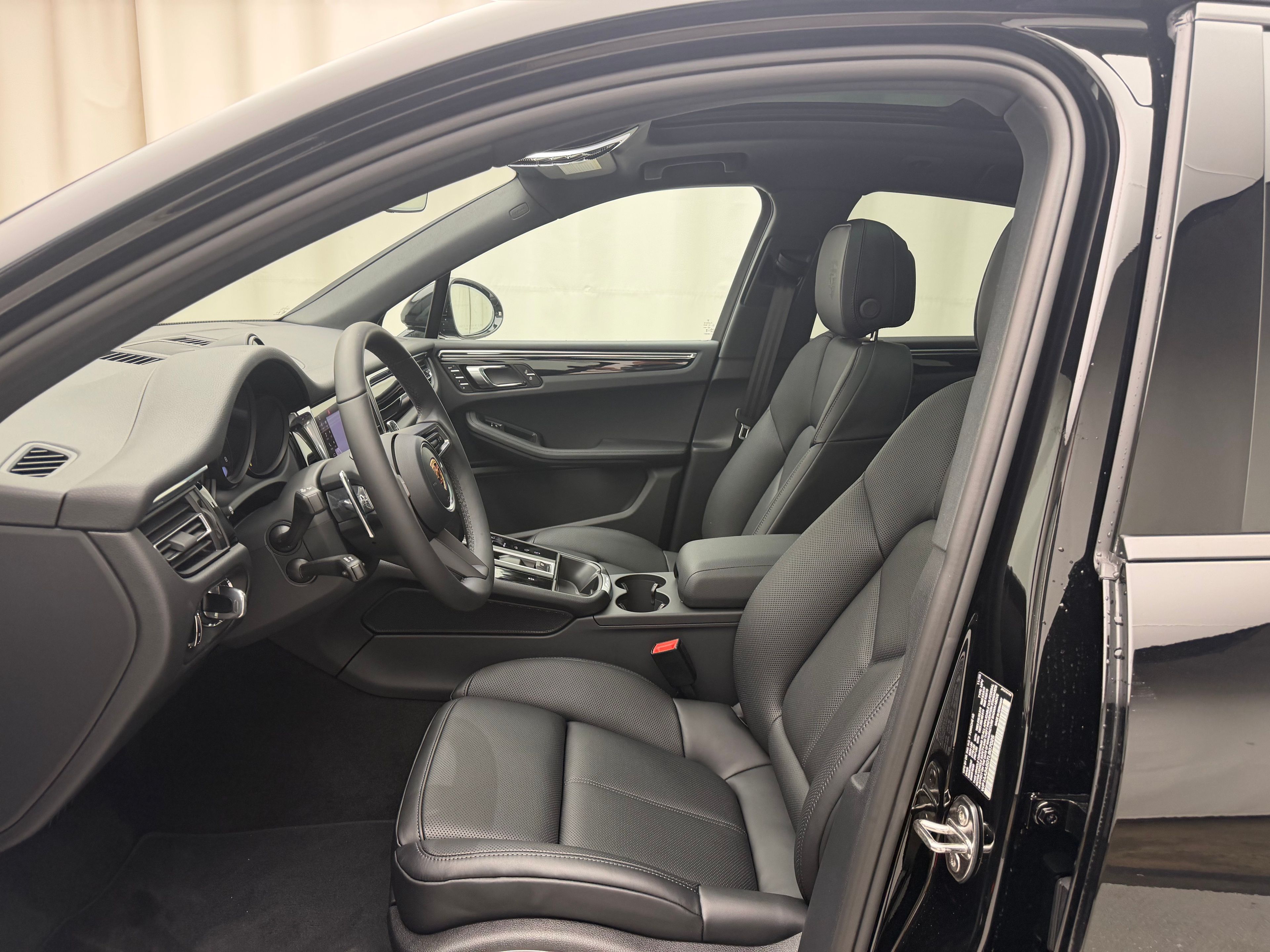 Thumbnail: 2026 Porsche Macan - 5