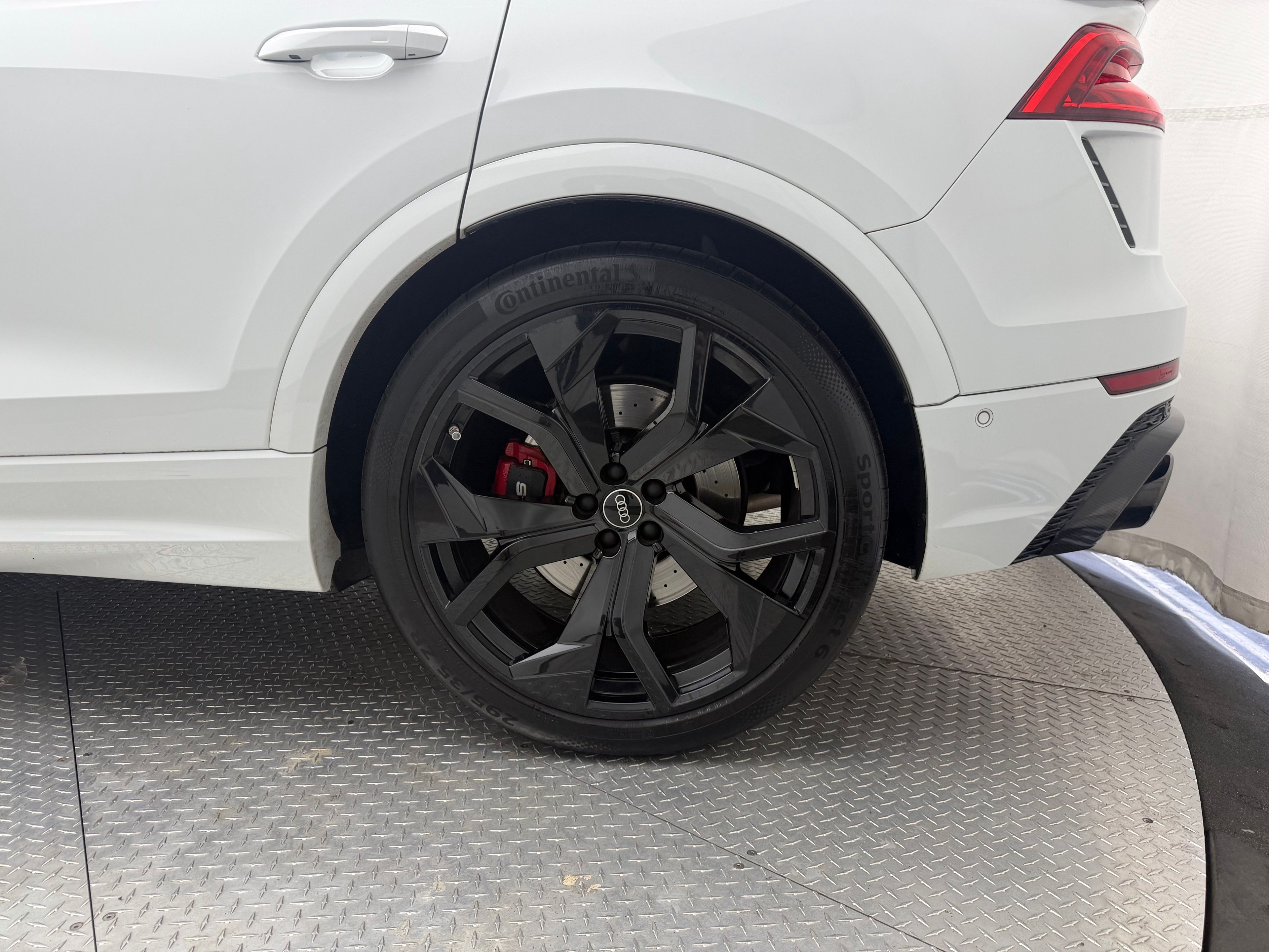 Thumbnail: 2022 Audi RS Q8 - 10