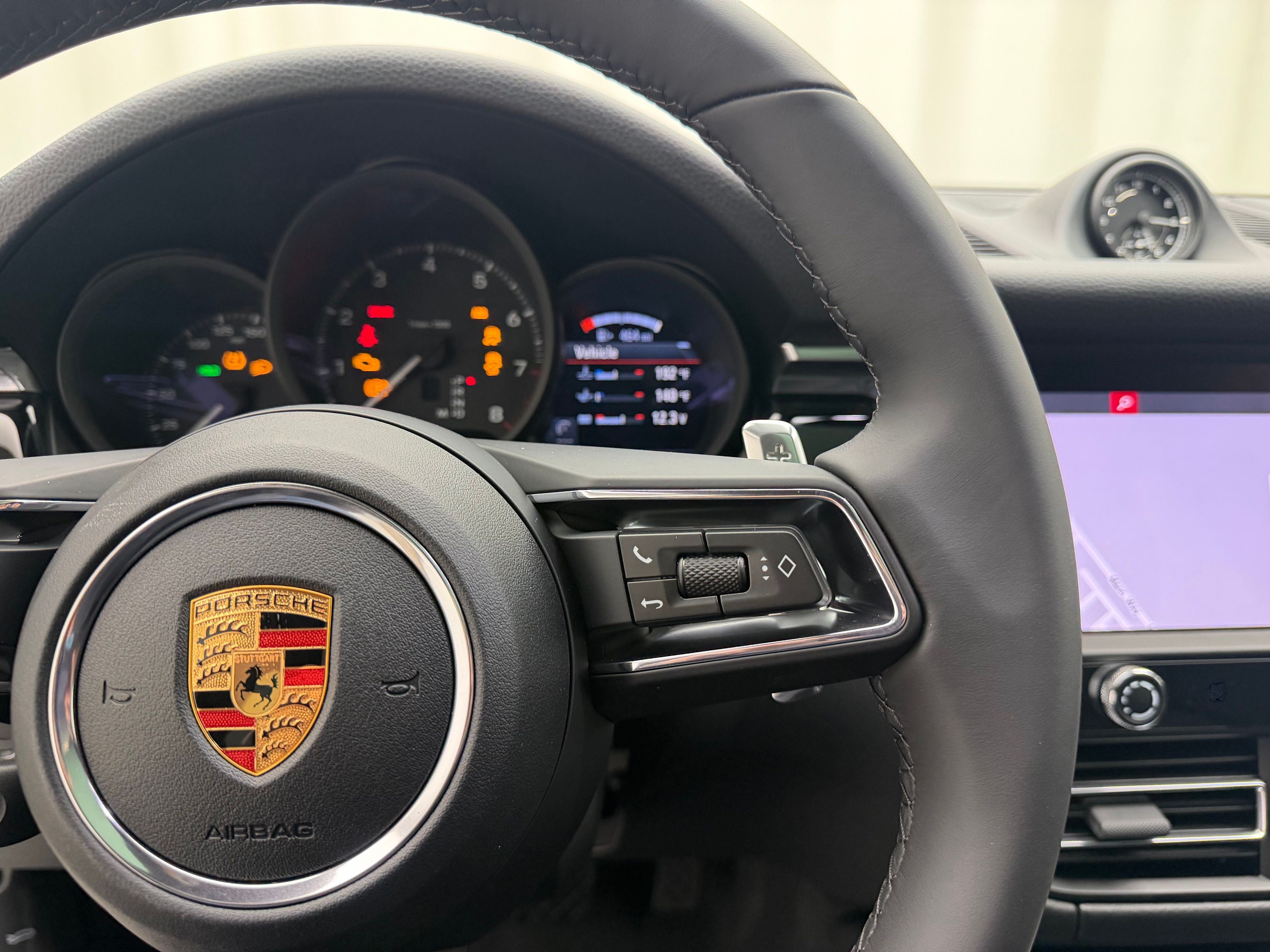 Thumbnail: 2026 Porsche Macan - 29