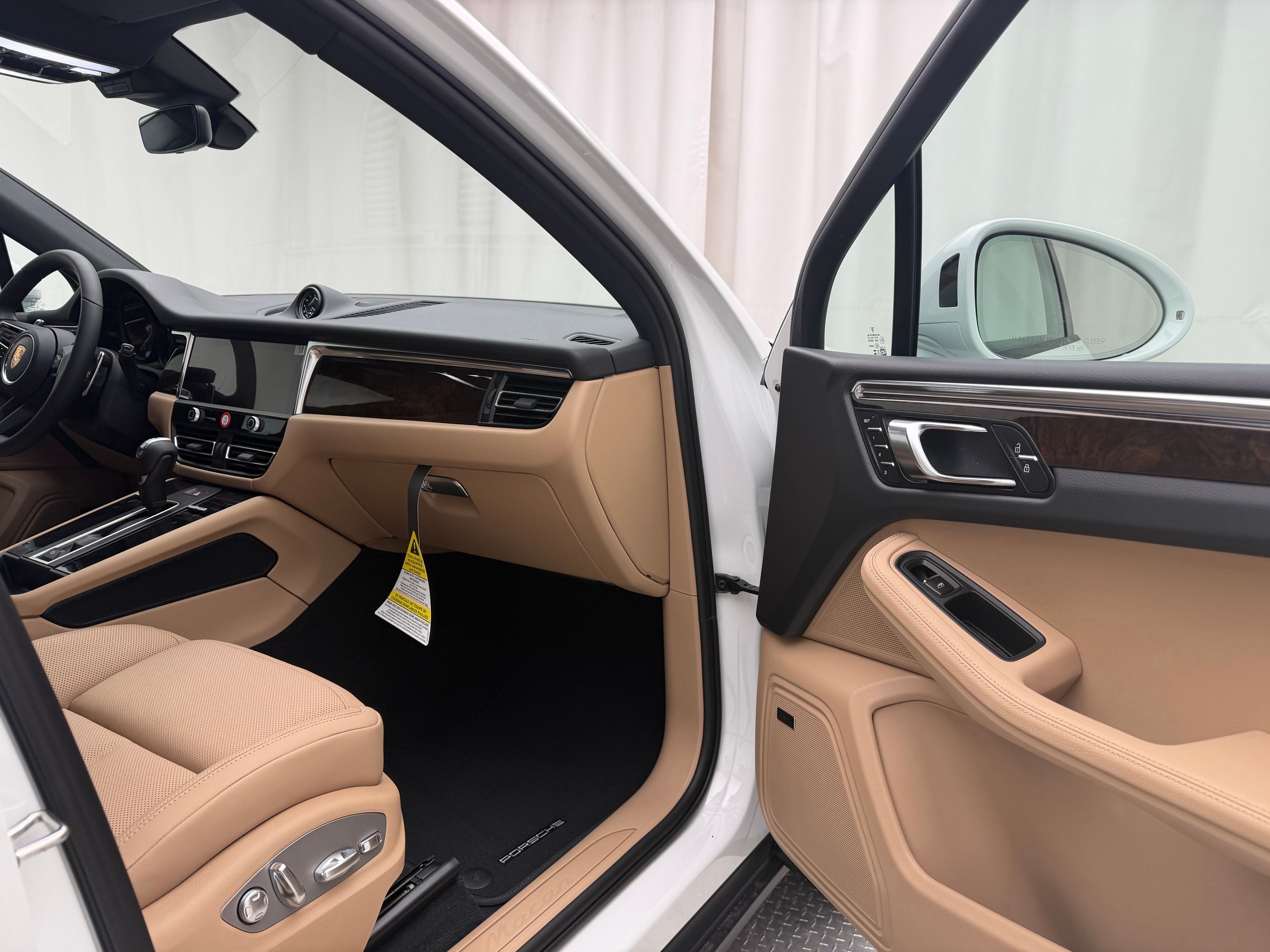 Thumbnail: 2026 Porsche Macan - 16