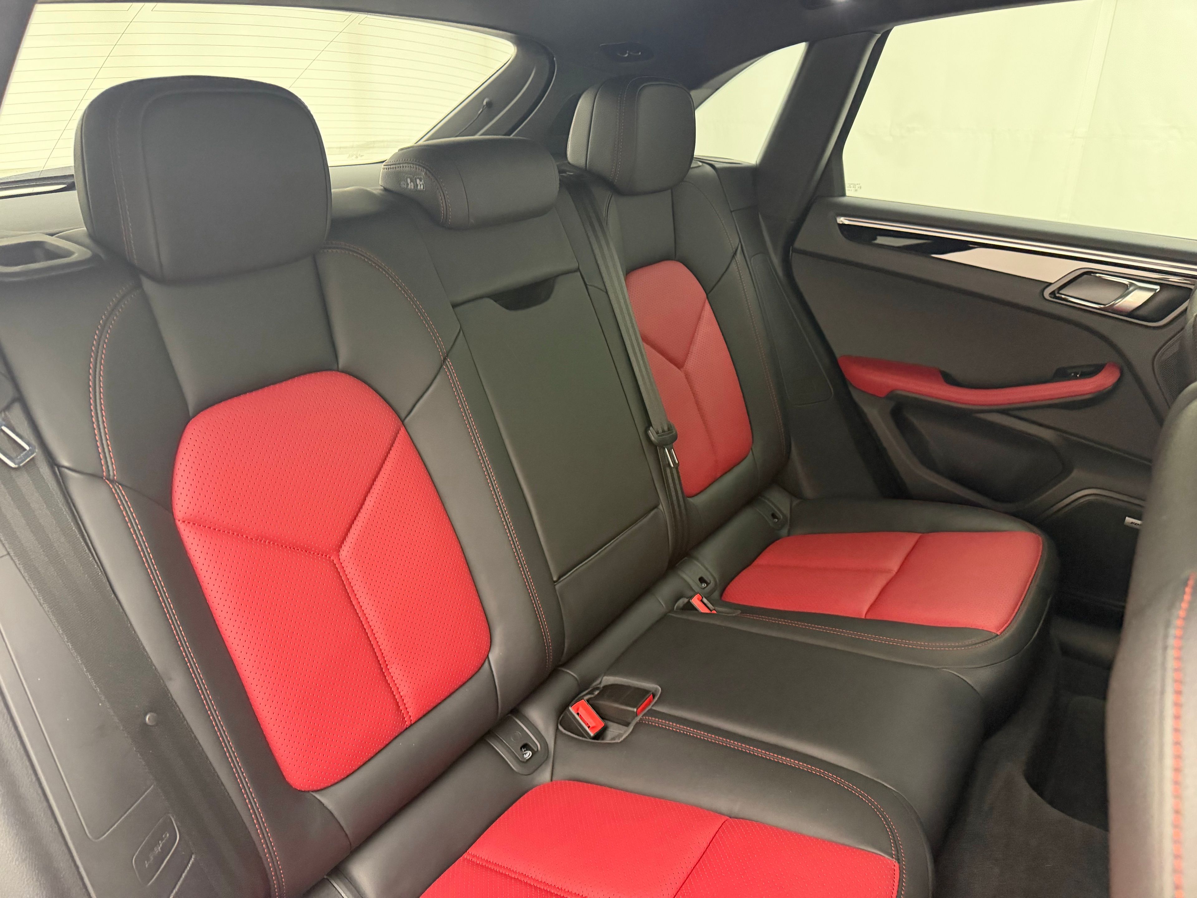 Thumbnail: 2020 Porsche Macan - 24