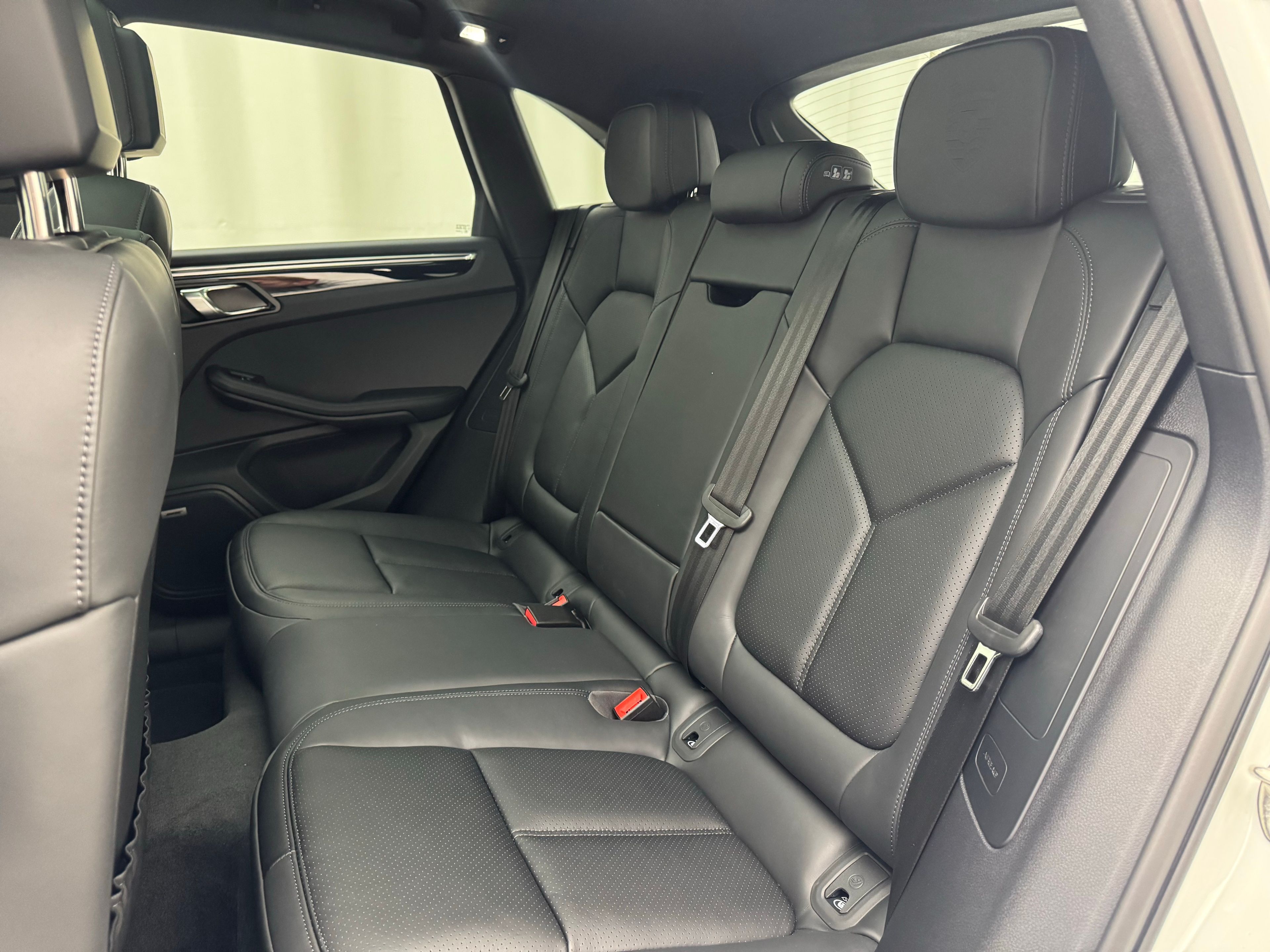 Thumbnail: 2026 Porsche Macan - 27