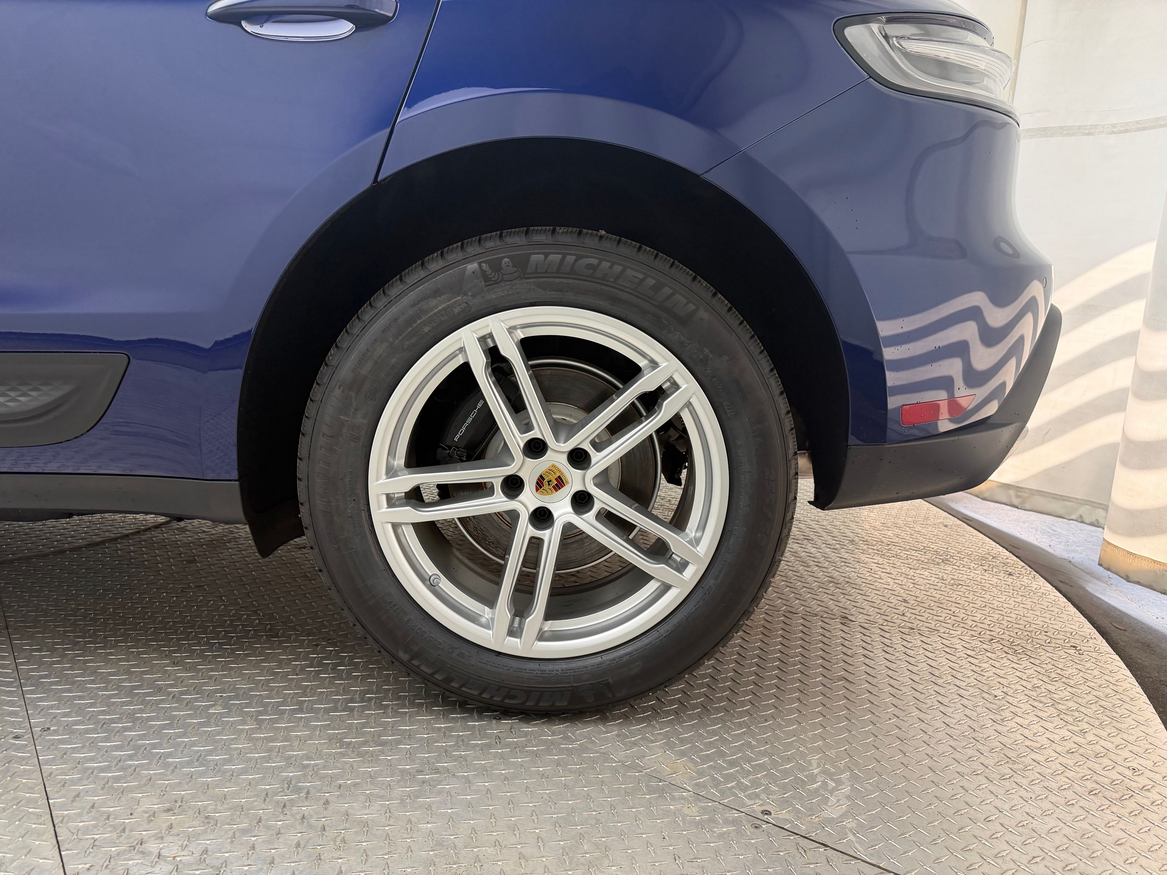 Thumbnail: 2026 Porsche Macan - 10