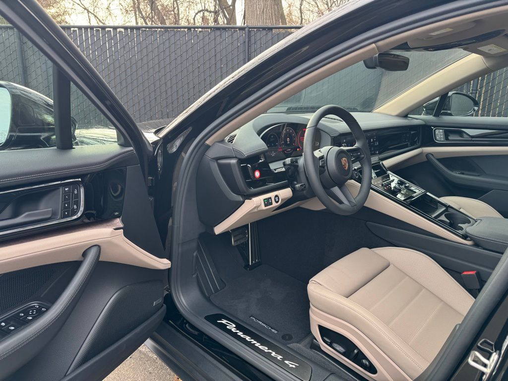 Thumbnail: 2025 Porsche Panamera - 4