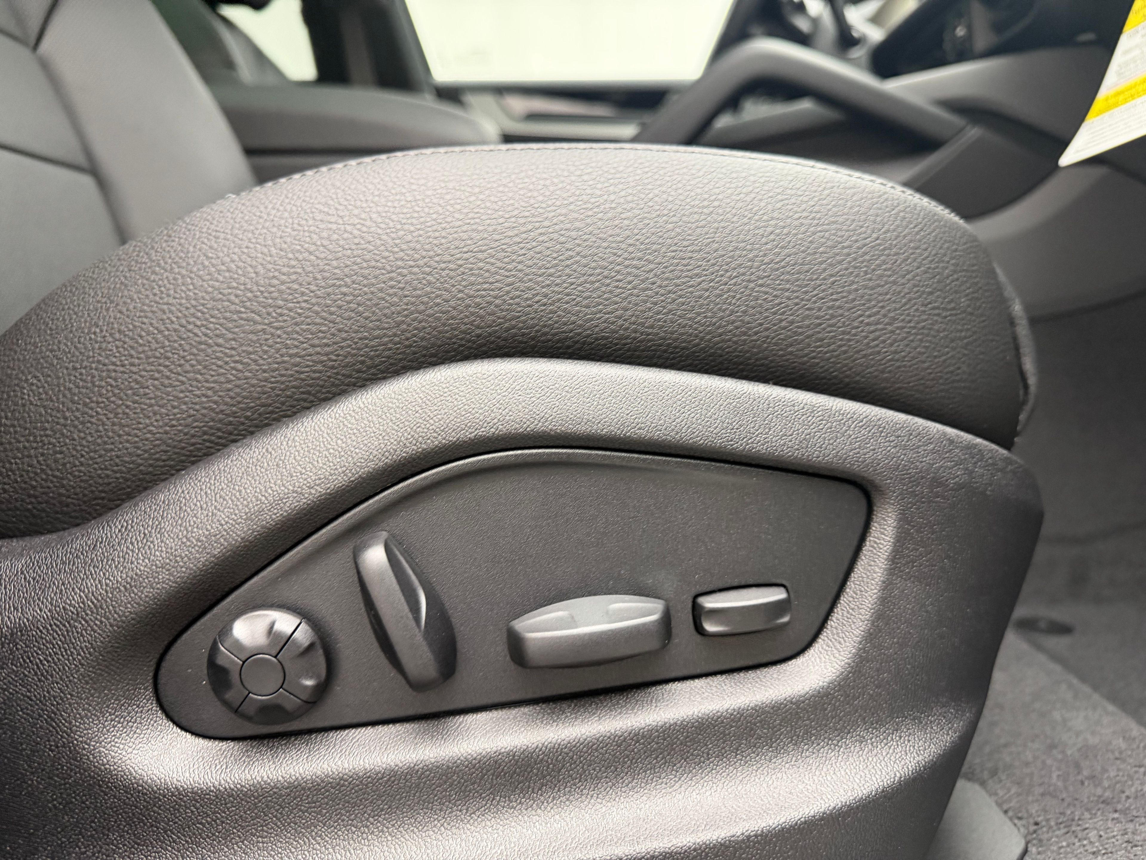 Thumbnail: 2026 Porsche Cayenne - 24