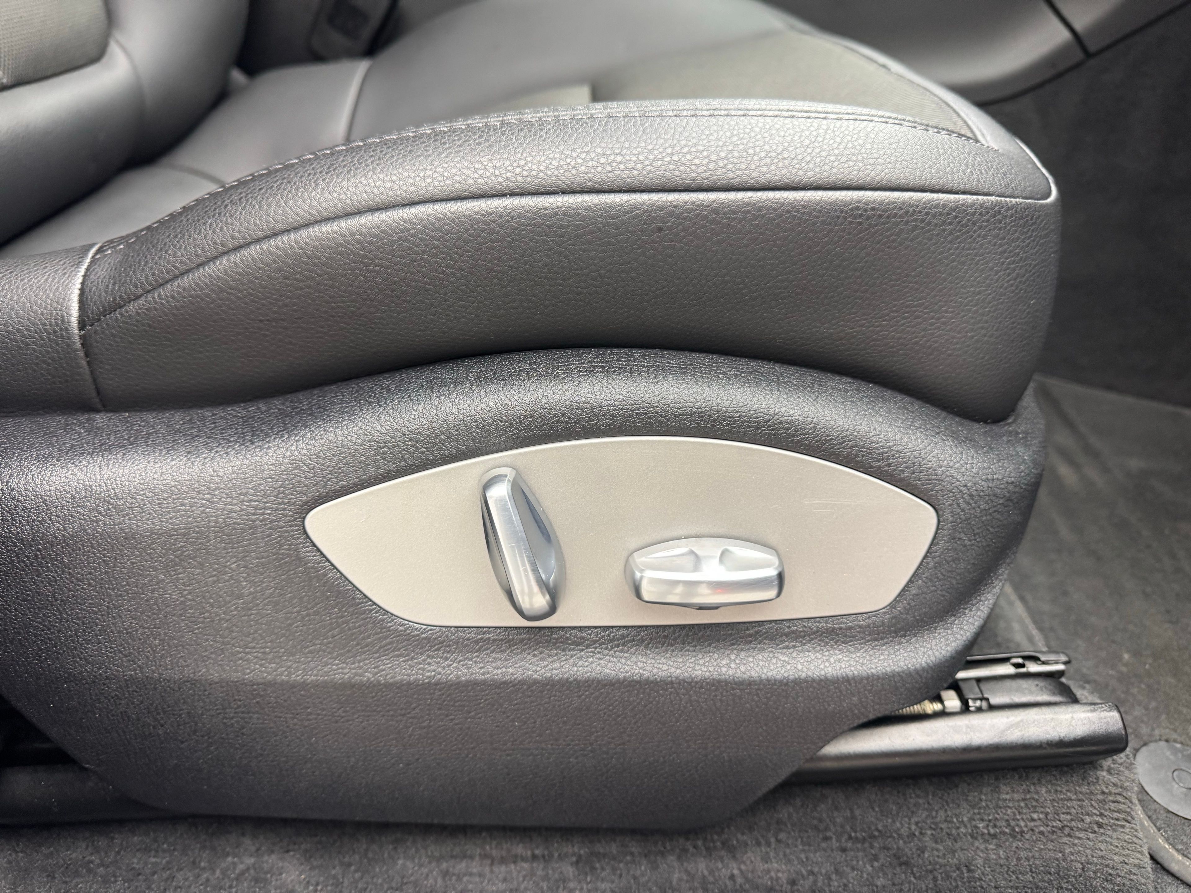 Thumbnail: 2023 Porsche Macan - 22