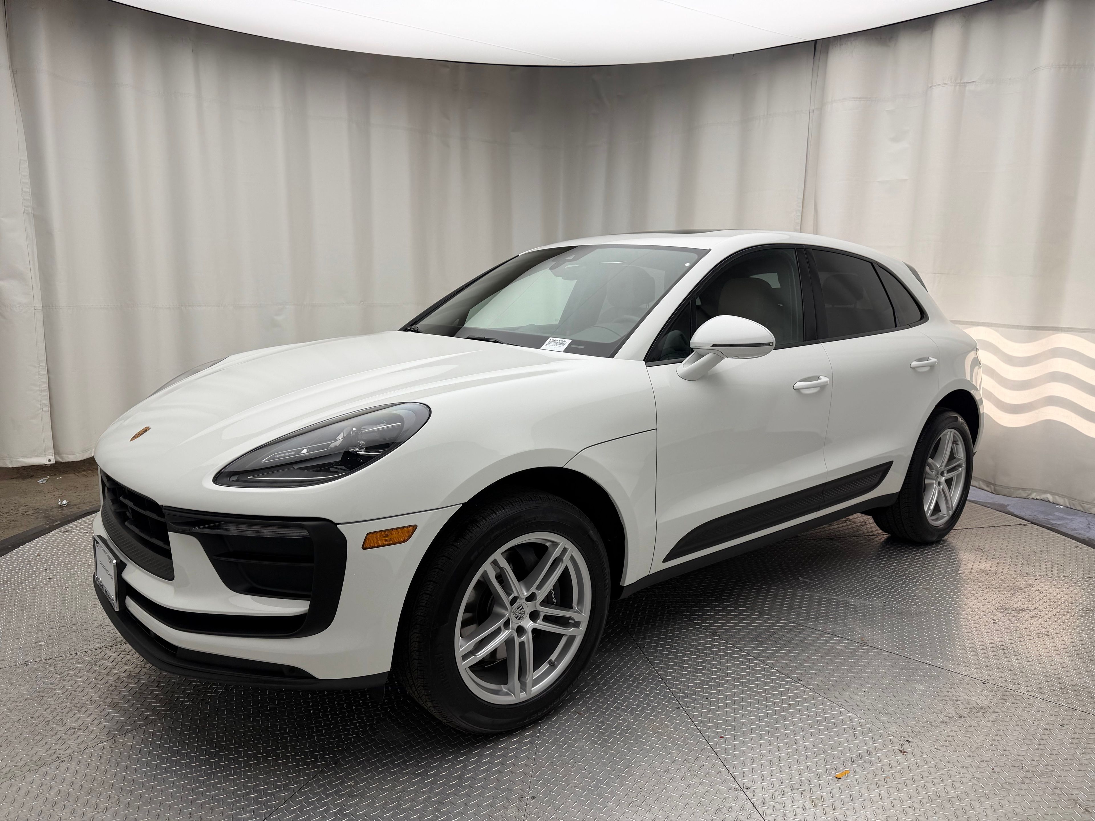 Thumbnail: 2023 Porsche Macan - 1