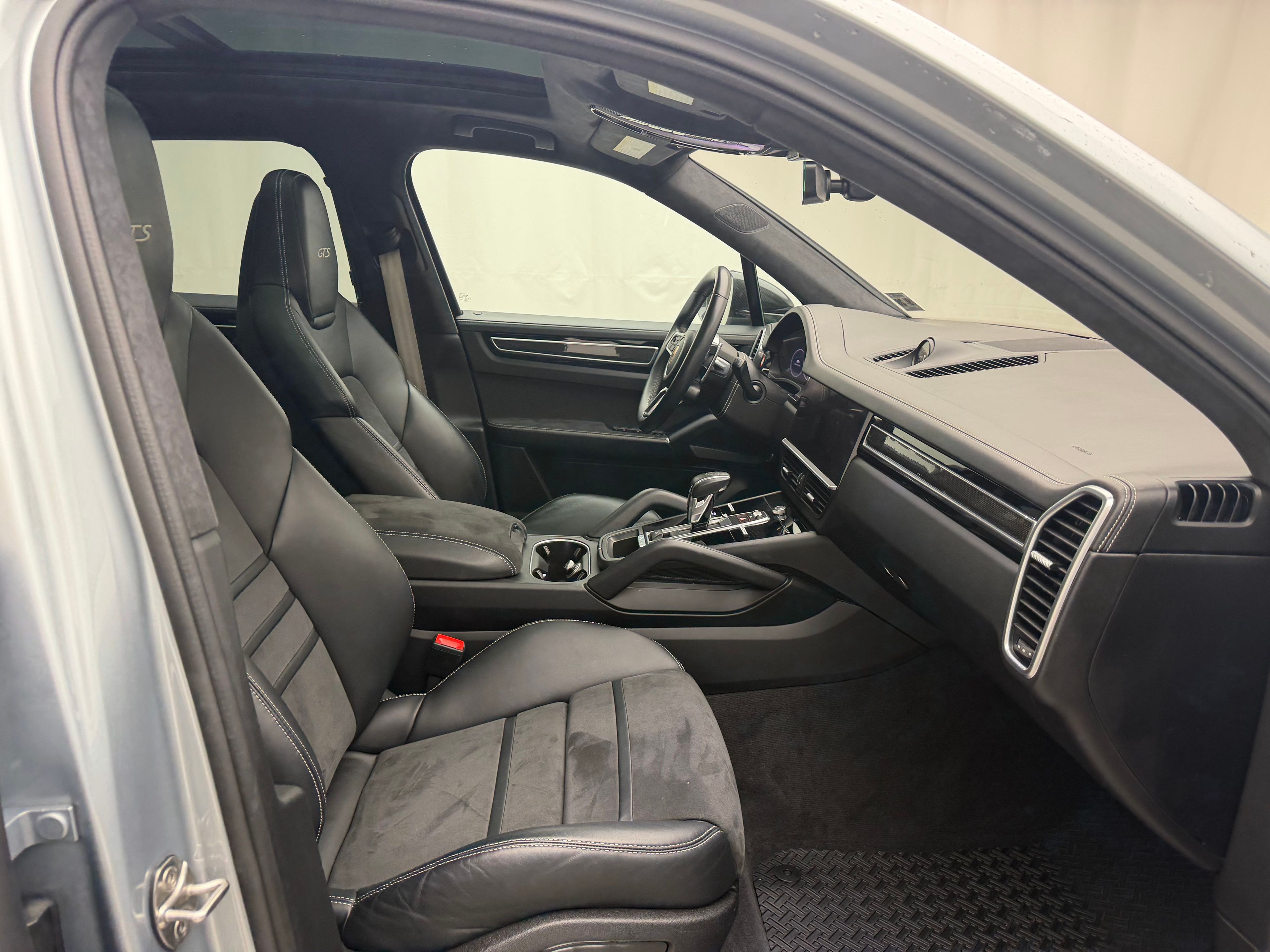 Thumbnail: 2021 Porsche Cayenne - 21