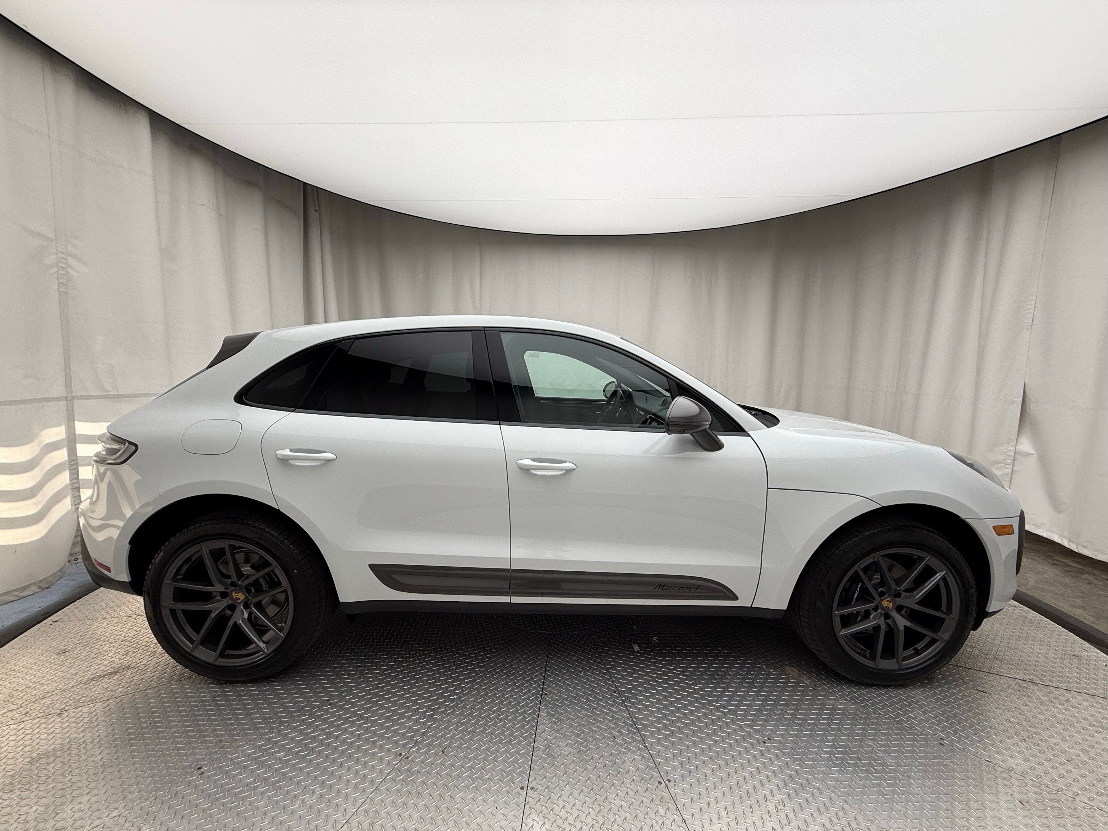 Thumbnail: 2026 Porsche Macan - 9