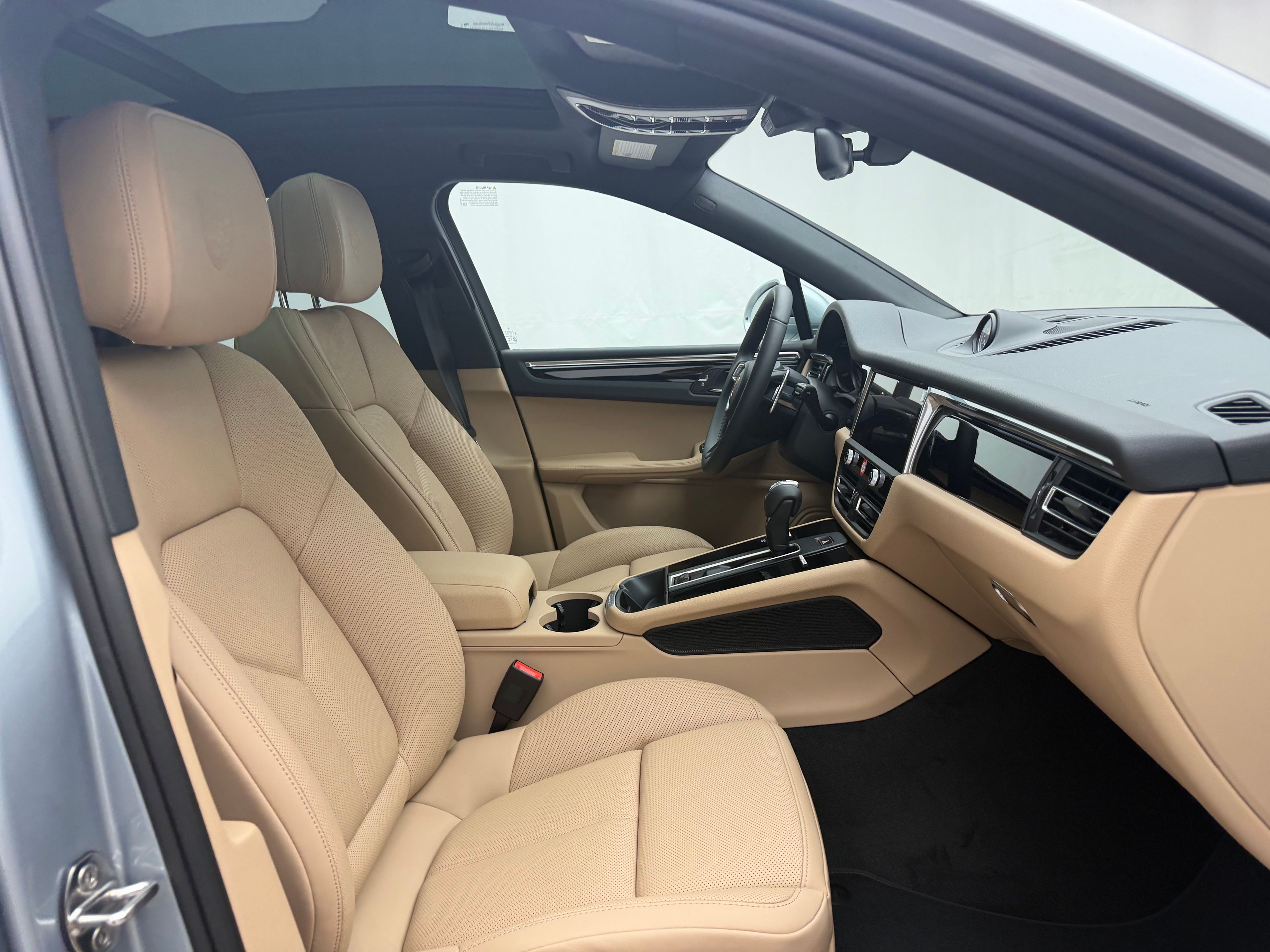 Thumbnail: 2026 Porsche Macan - 20